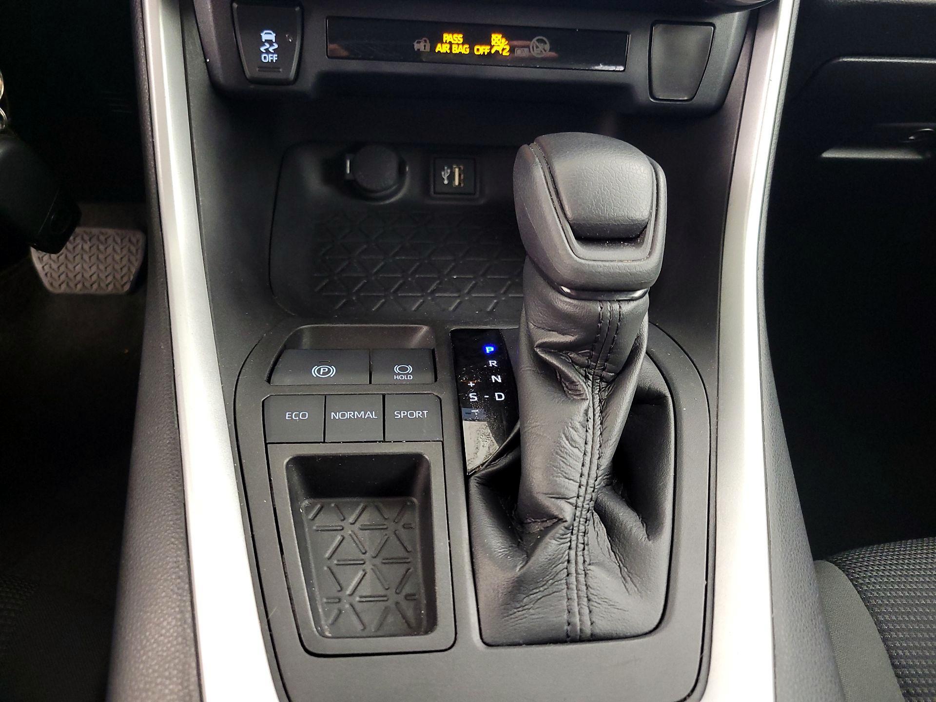 Thumbnail: 2023 Toyota RAV4 - 17