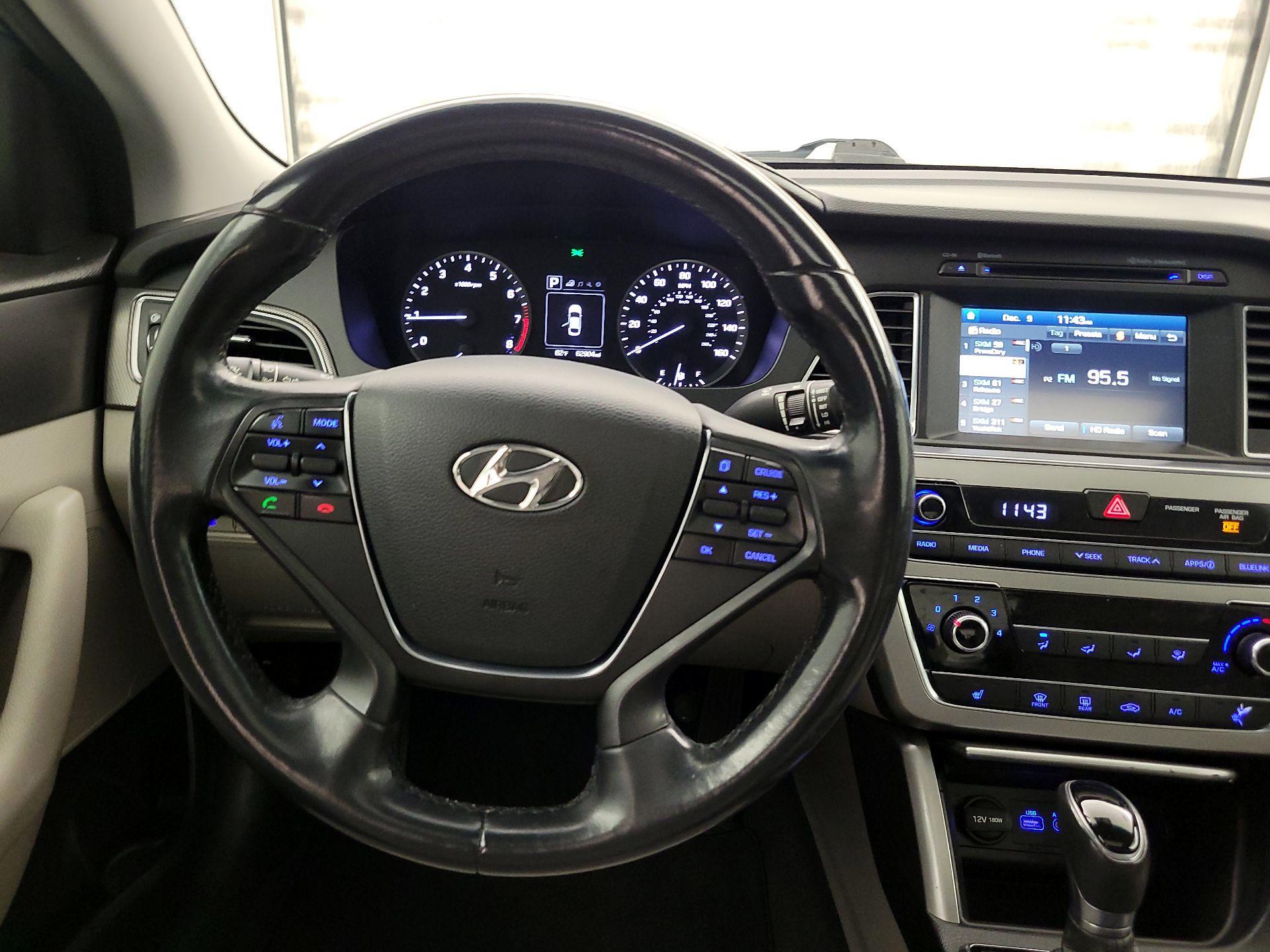 Thumbnail: 2016 Hyundai Sonata - 10