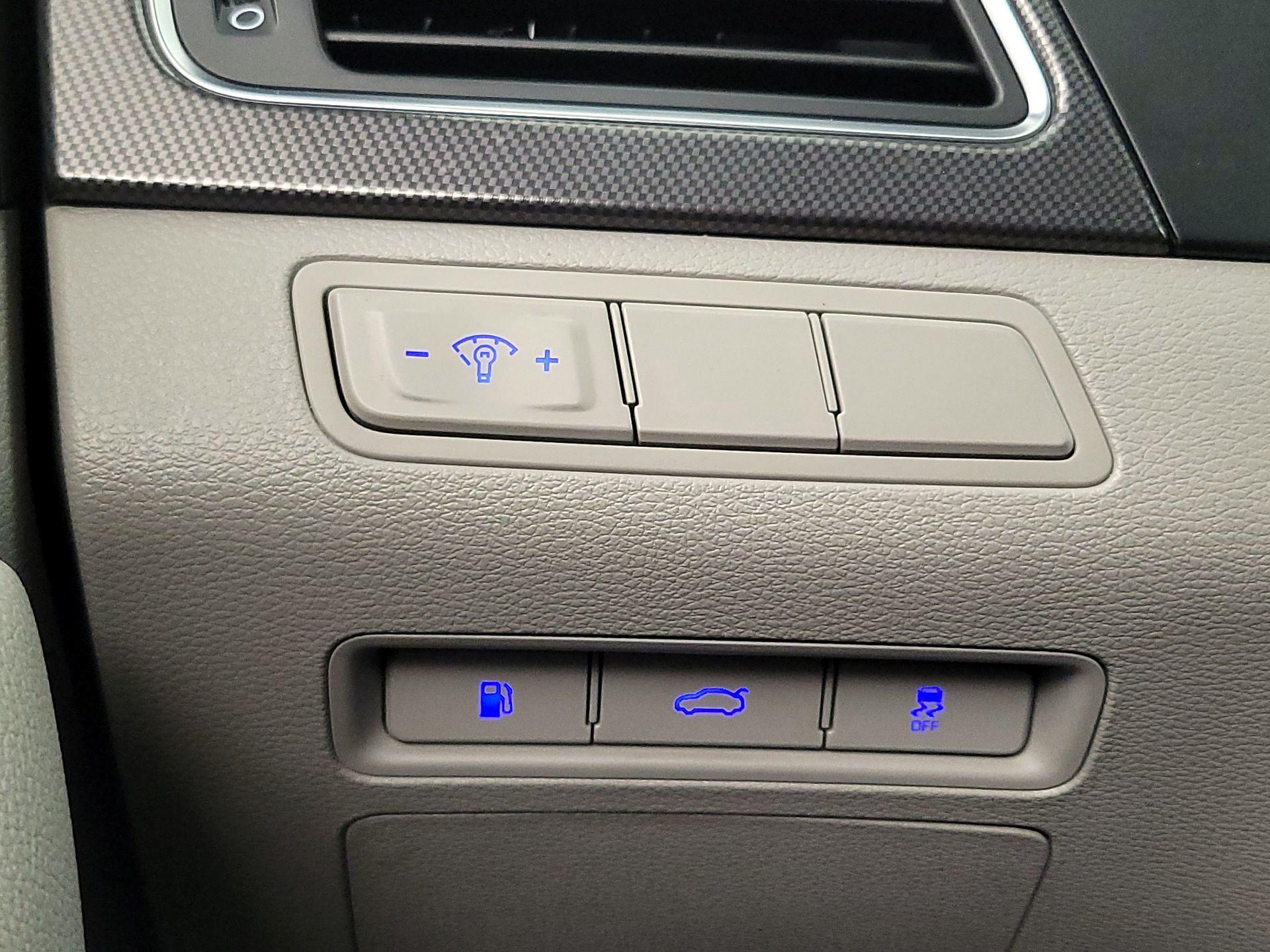 Thumbnail: 2016 Hyundai Sonata - 13