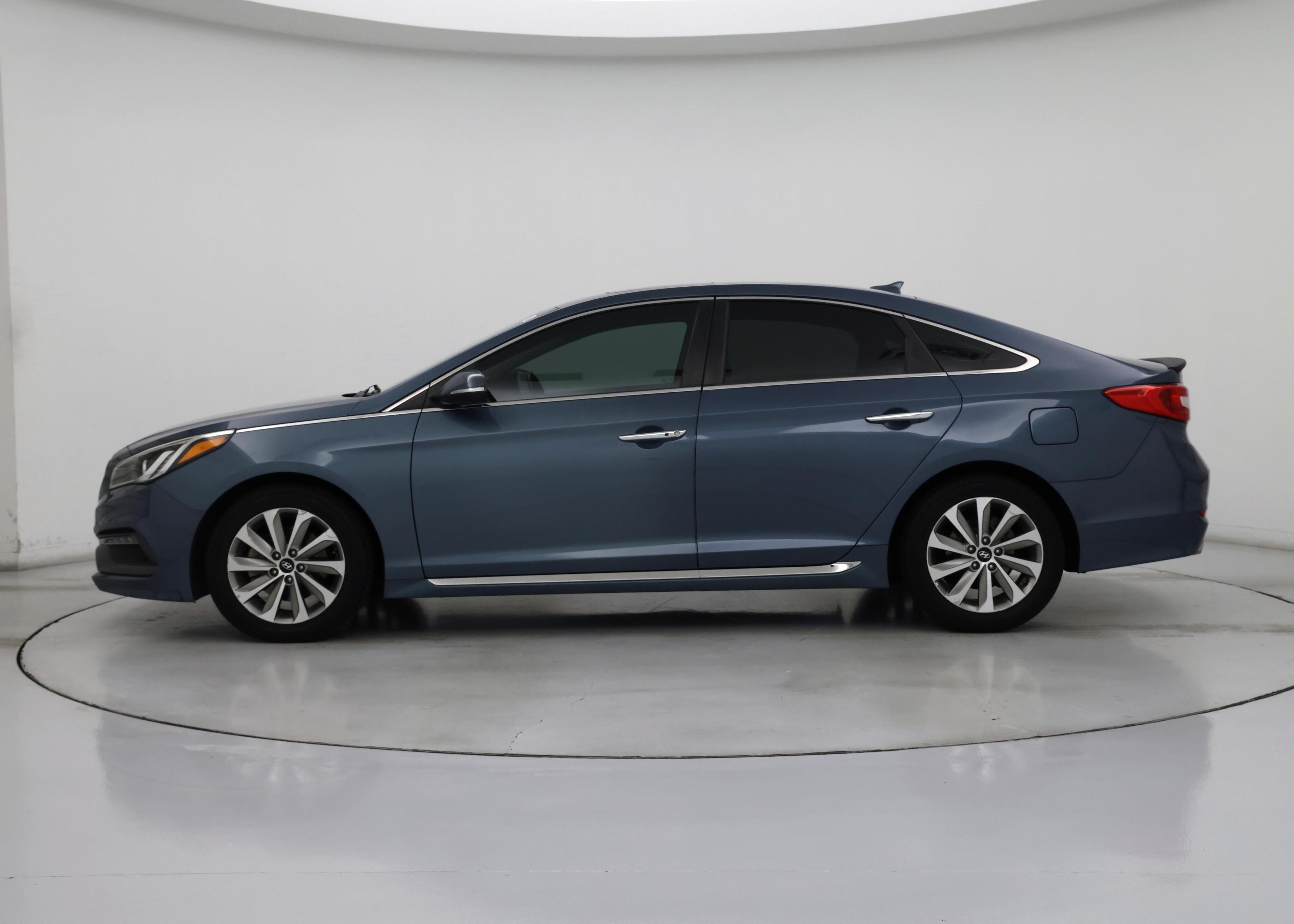 Thumbnail: 2016 Hyundai Sonata - 3
