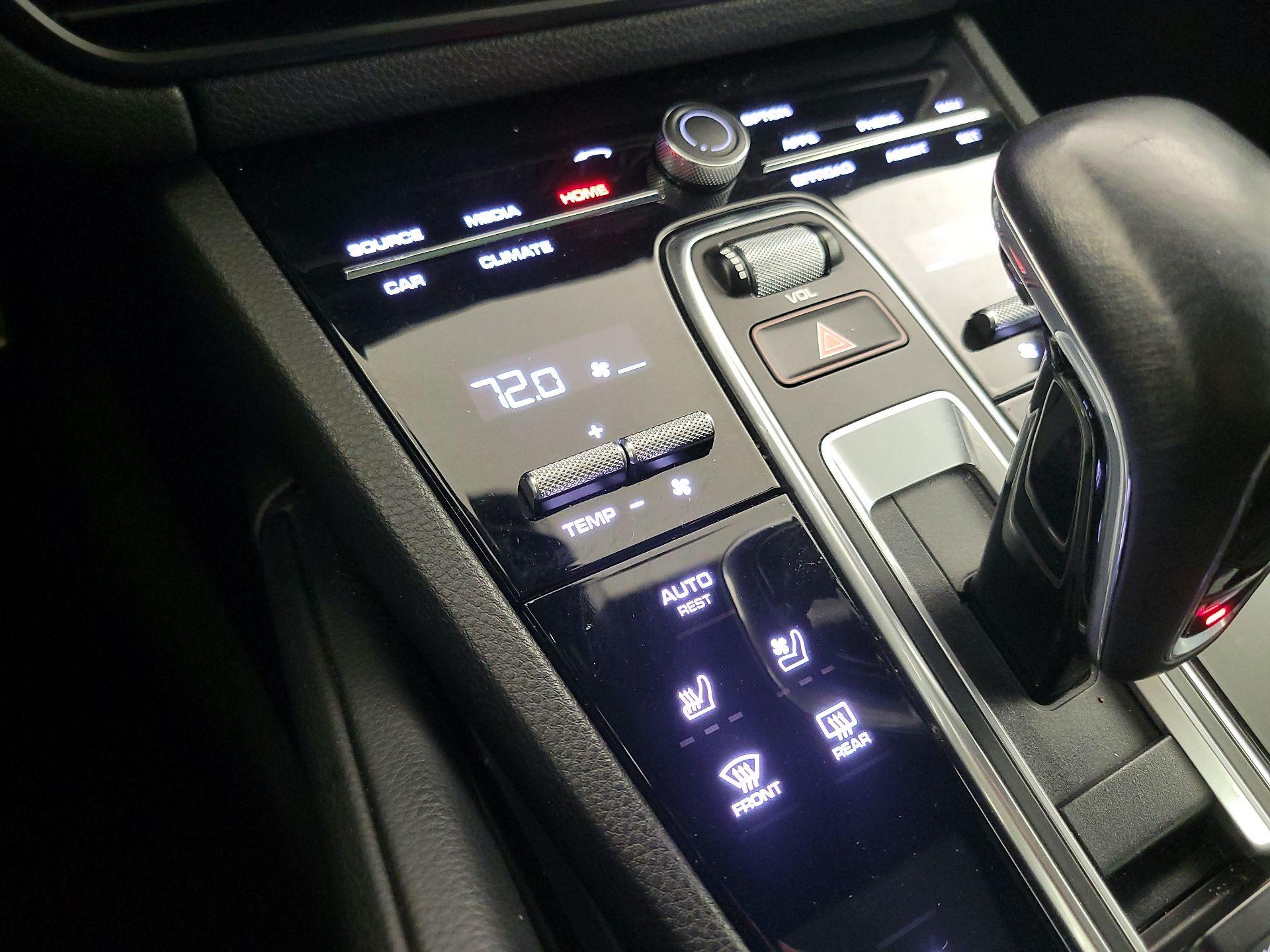 Thumbnail: 2021 Porsche Cayenne - 17