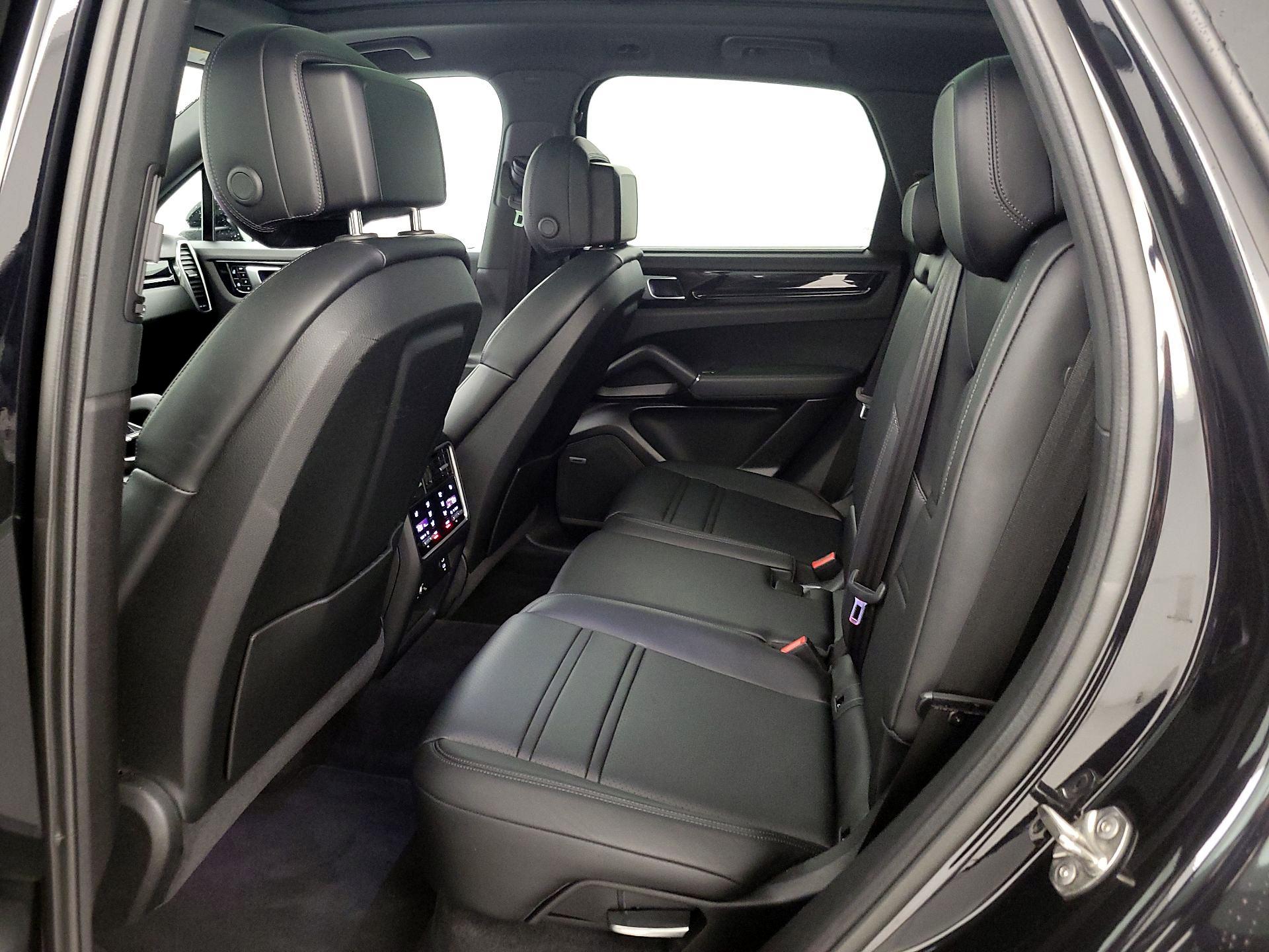 Thumbnail: 2021 Porsche Cayenne - 20