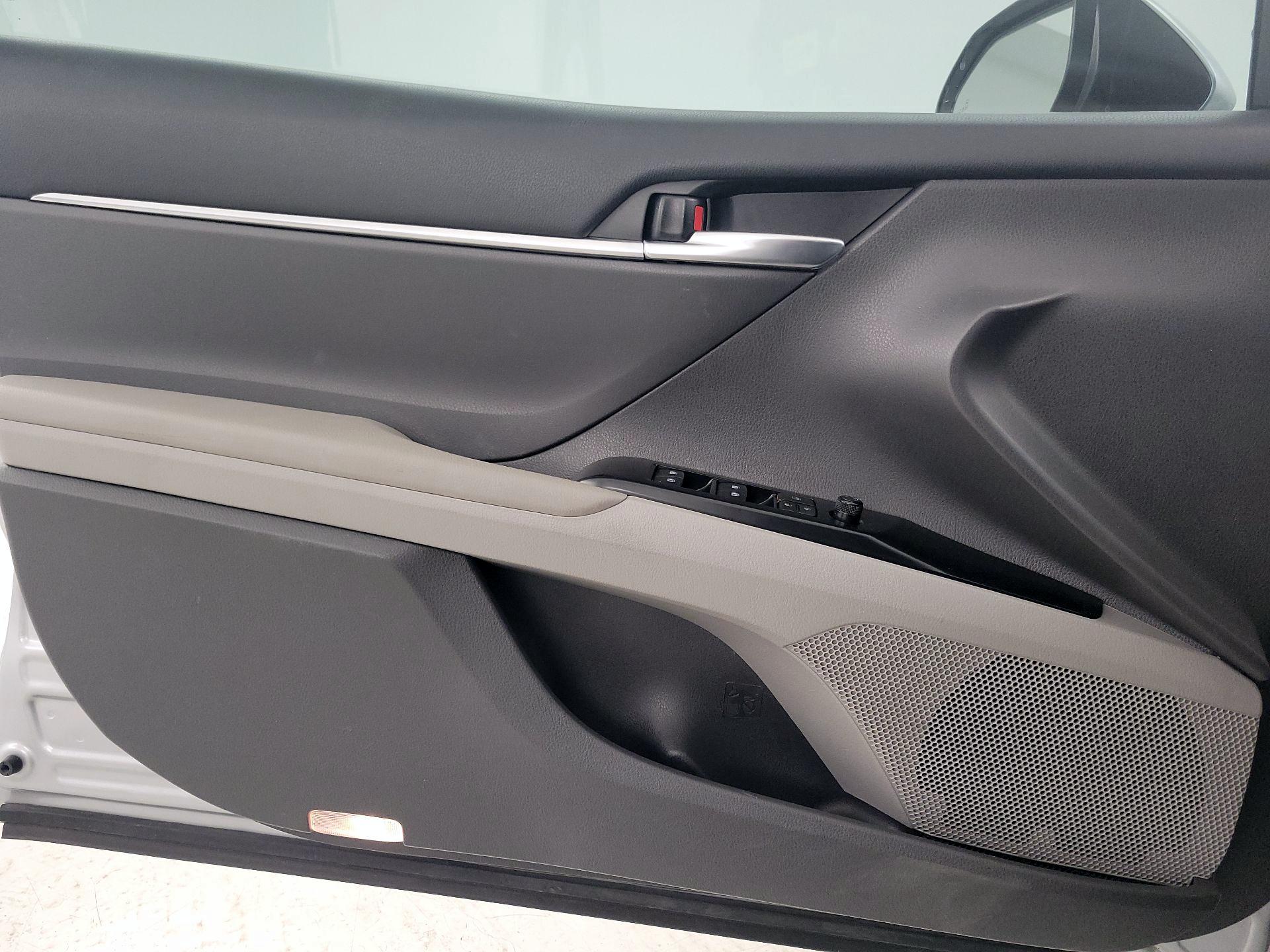 Thumbnail: 2018 Toyota Camry - 12