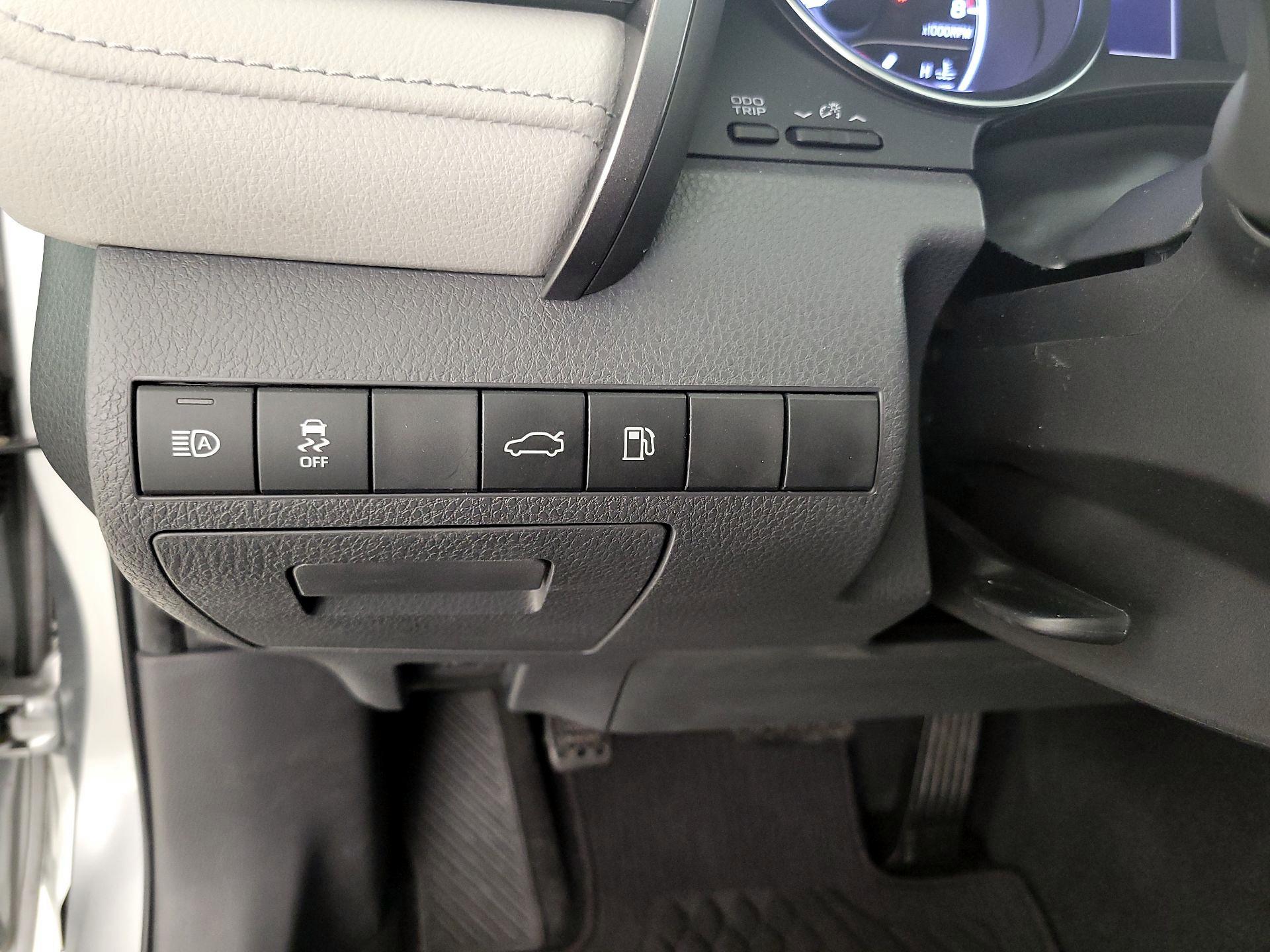 Thumbnail: 2018 Toyota Camry - 13