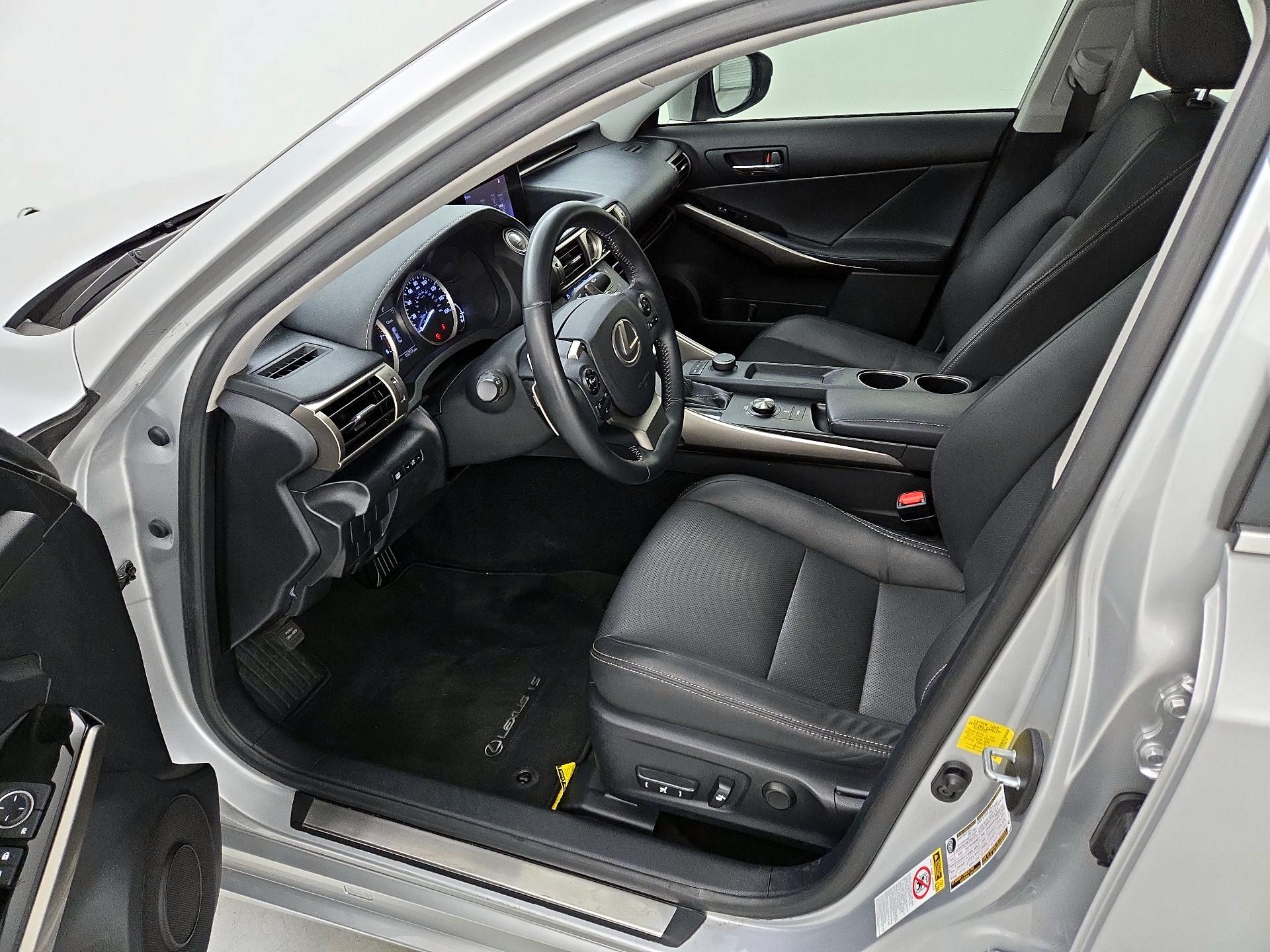 Thumbnail: 2015 Lexus IS - 11