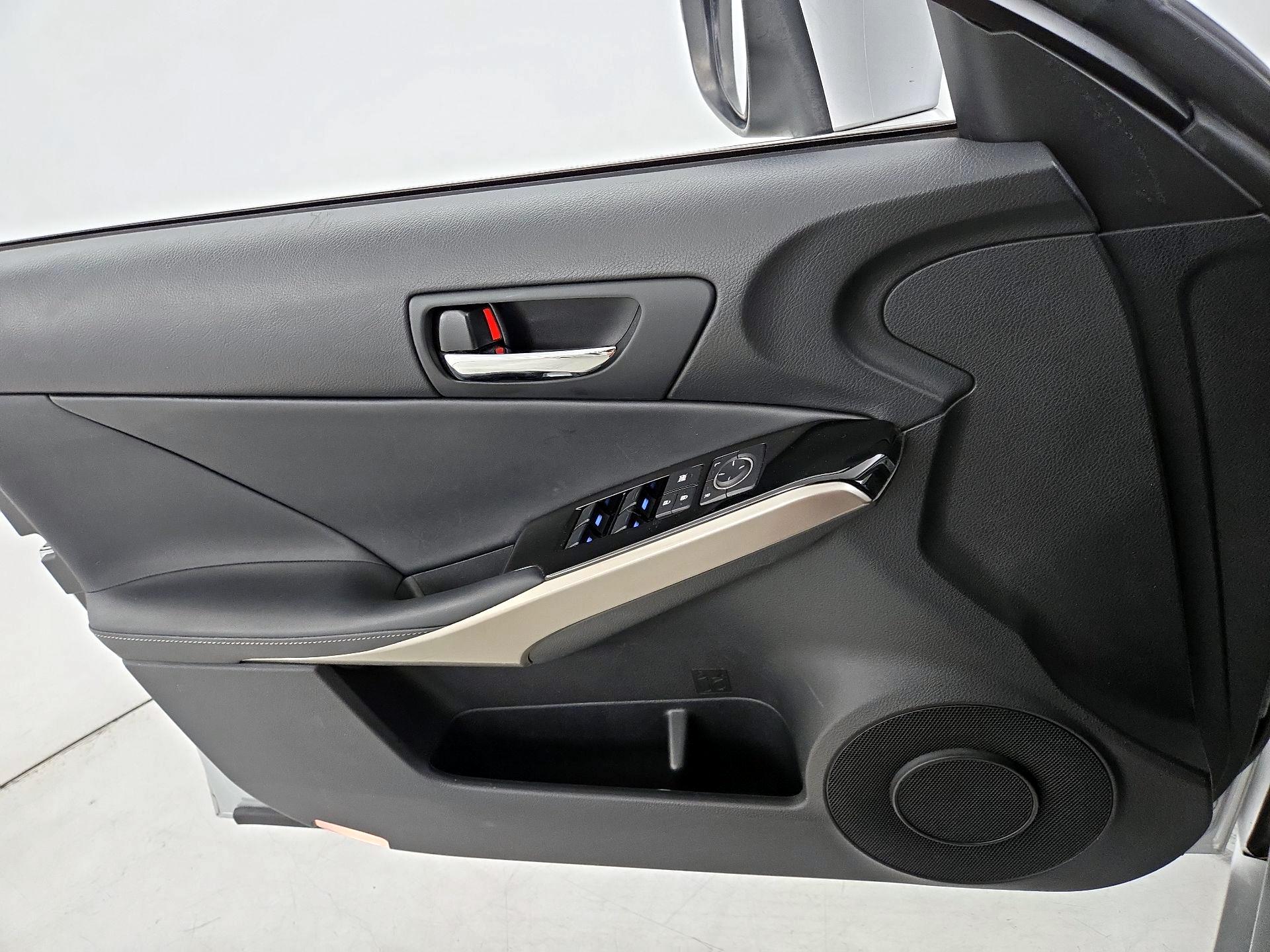 Thumbnail: 2015 Lexus IS - 12