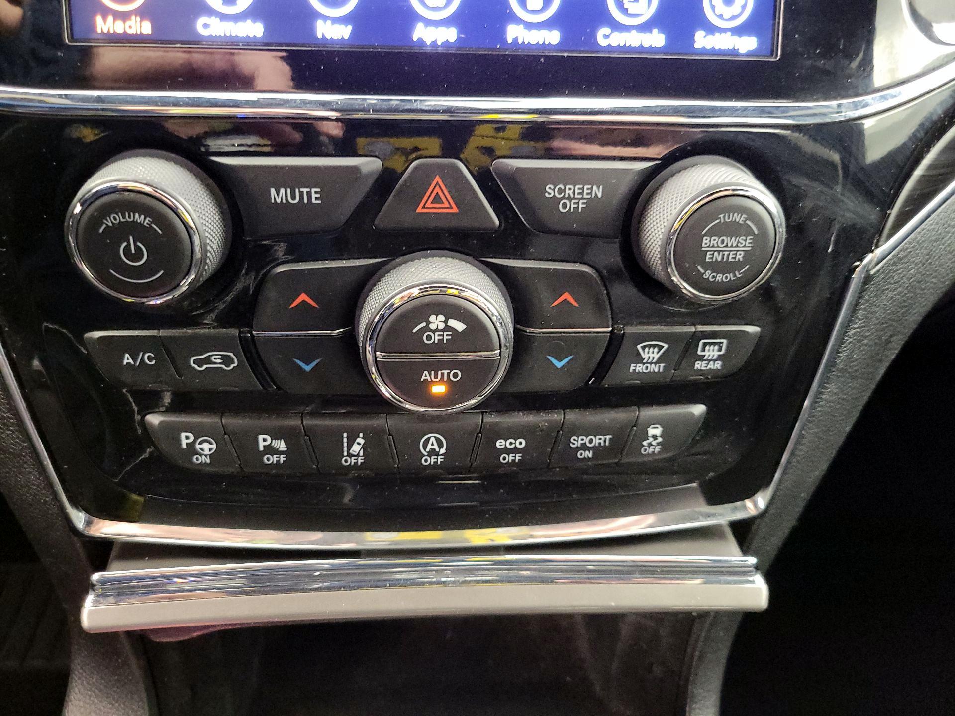 Thumbnail: 2021 Jeep Grand Cherokee - 17