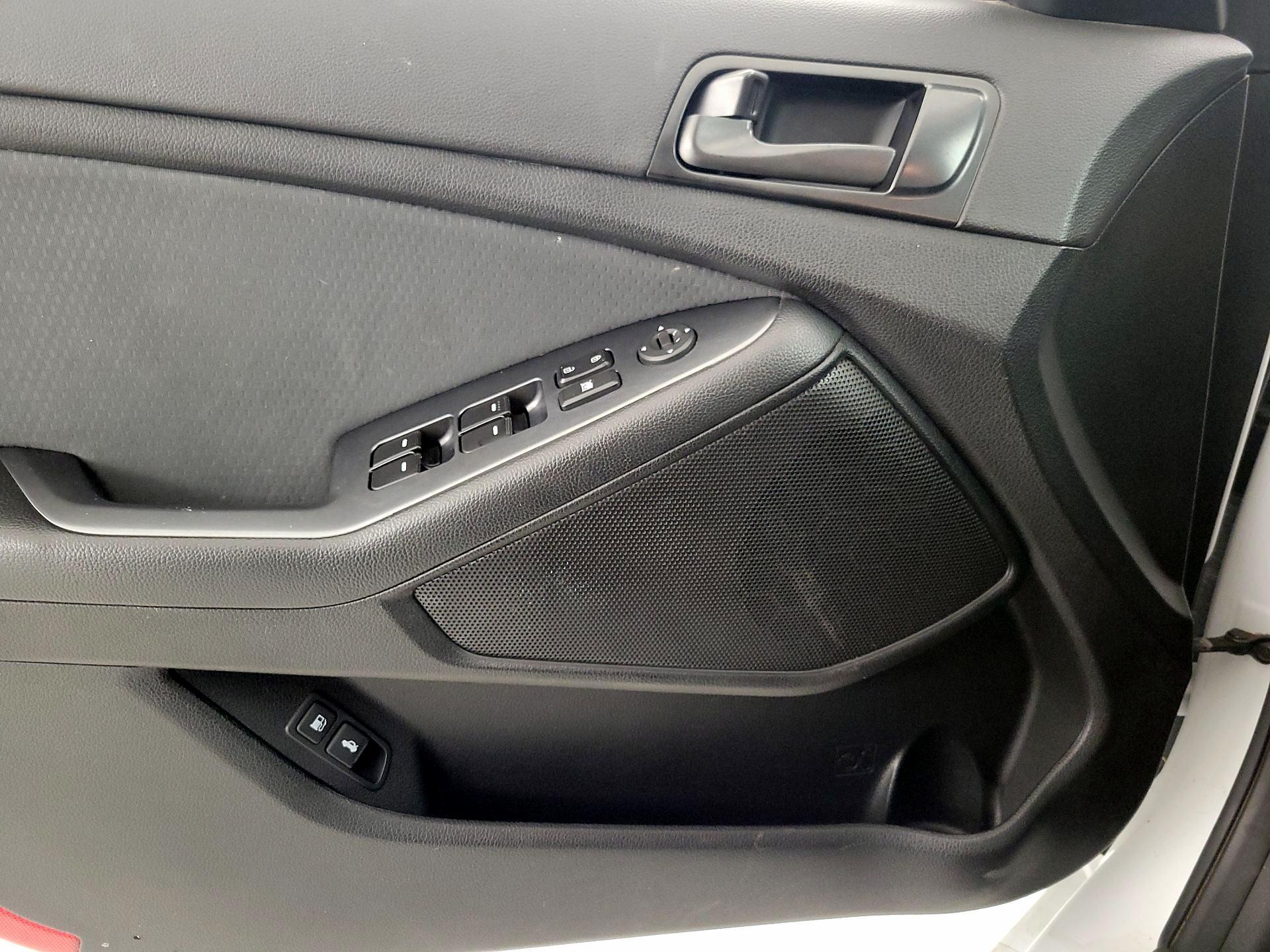 Thumbnail: 2015 Kia Optima - 12