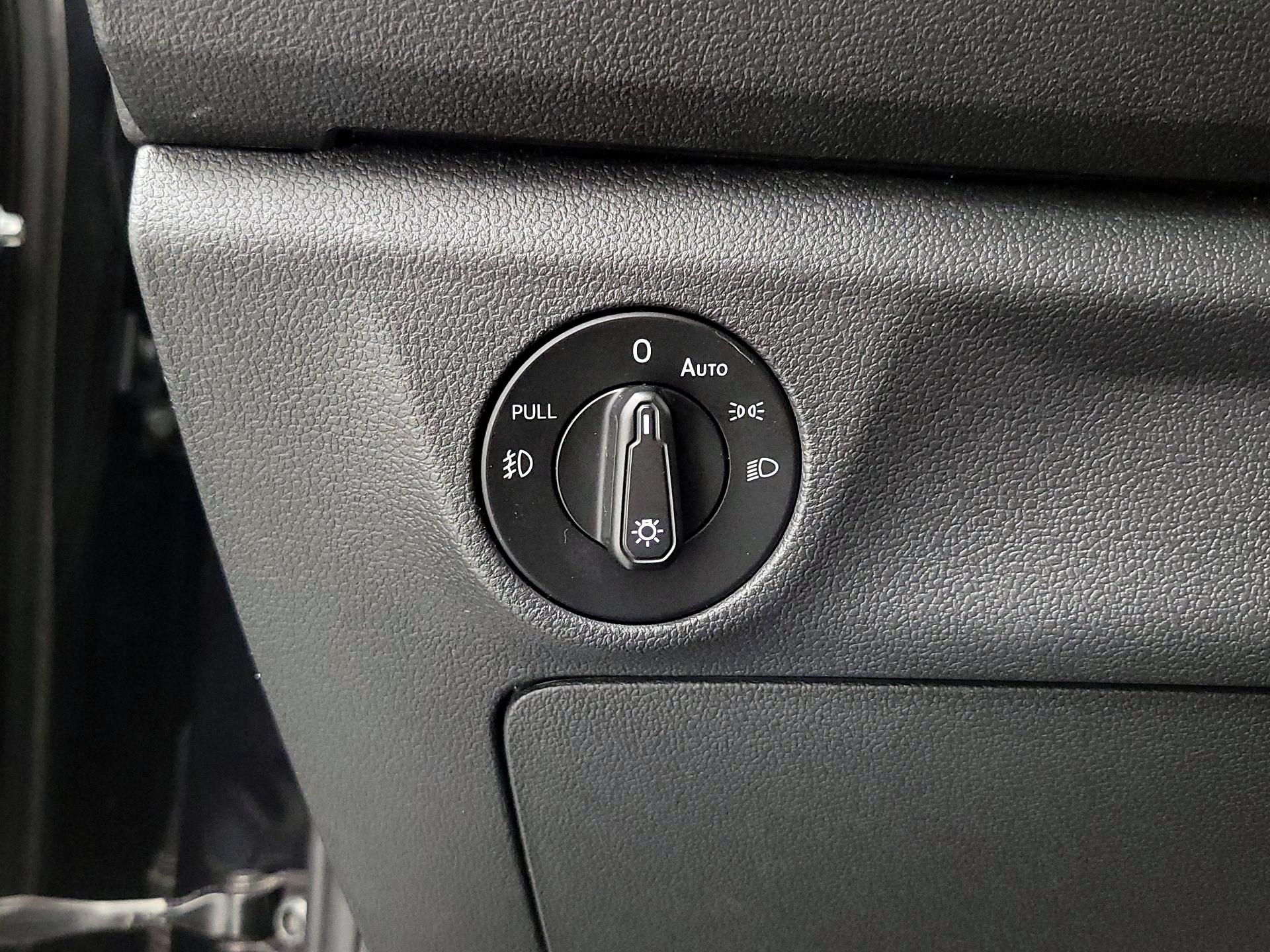 Thumbnail: 2019 Volkswagen Jetta - 13