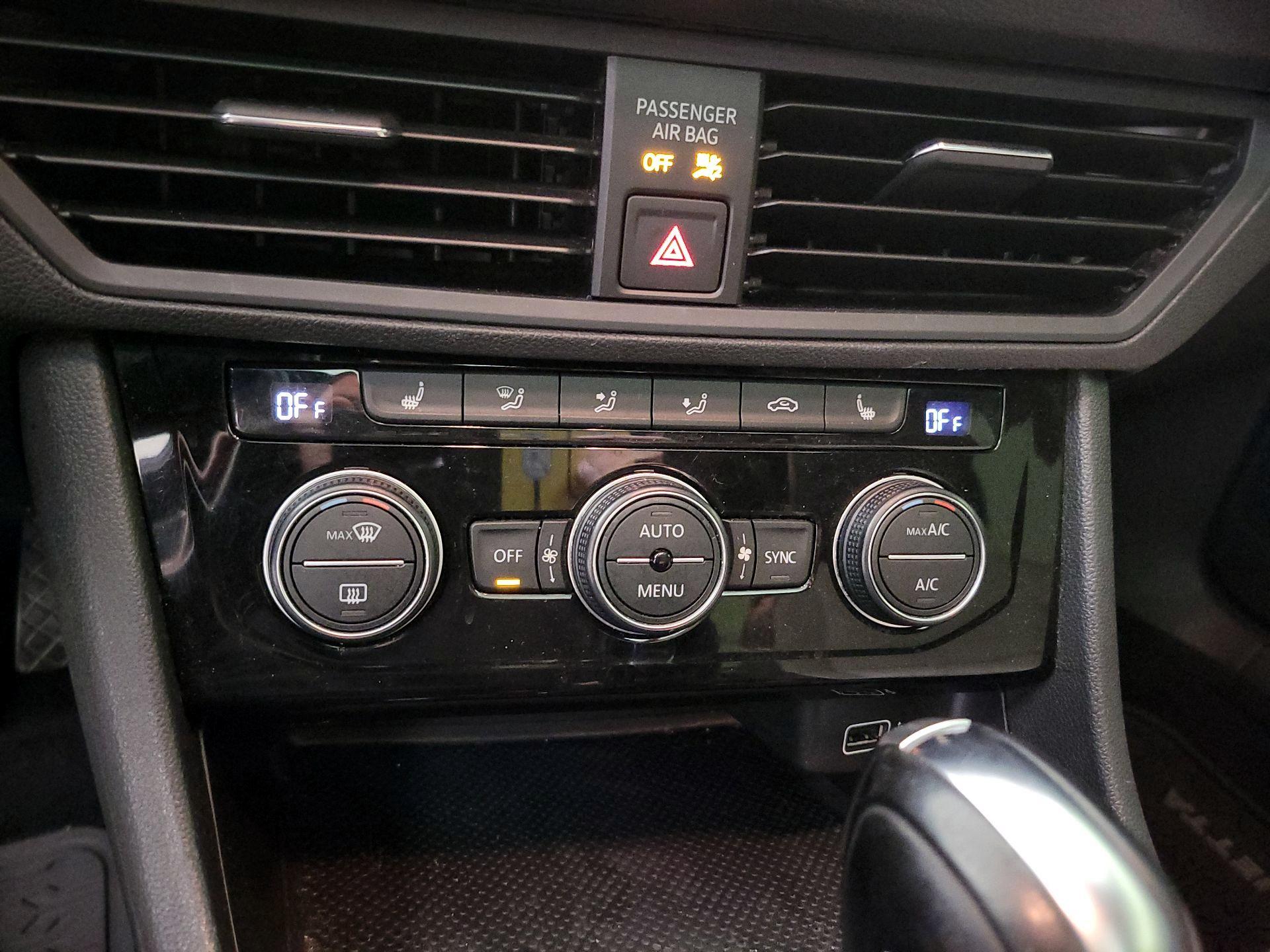 Thumbnail: 2019 Volkswagen Jetta - 16