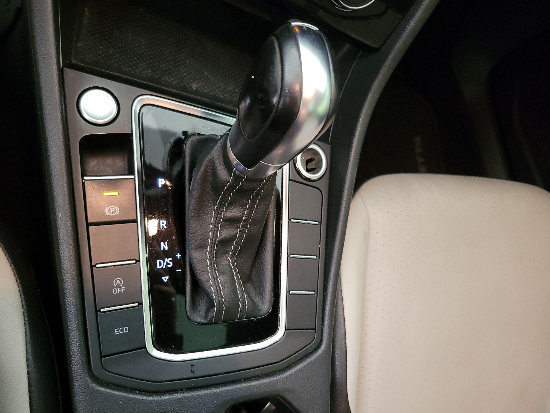 Thumbnail: 2019 Volkswagen Jetta - 17