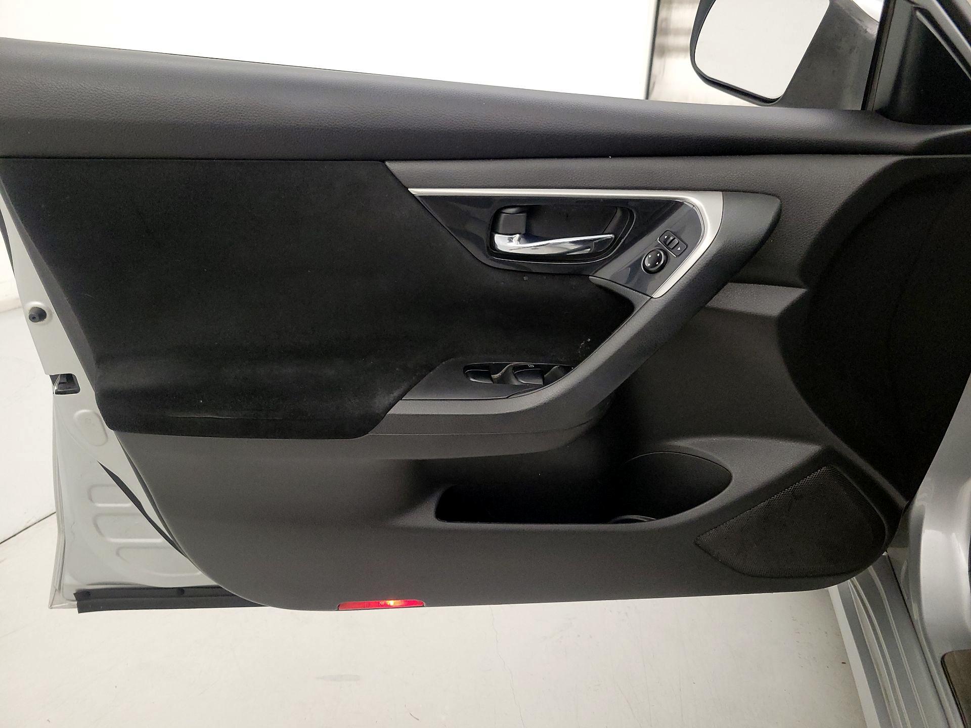 Thumbnail: 2014 Nissan Altima - 12