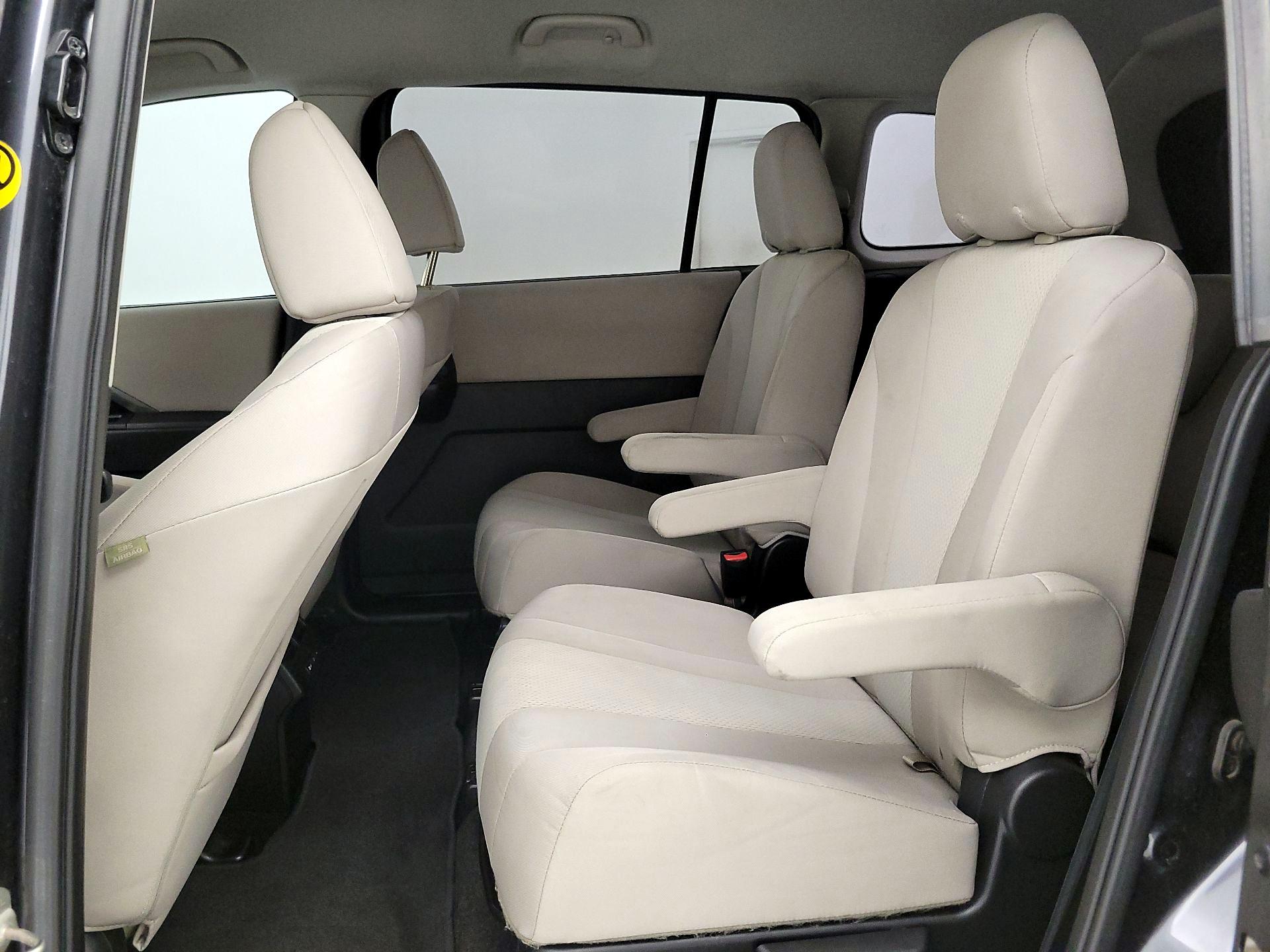 Thumbnail: 2014 Mazda Mazda5 - 18