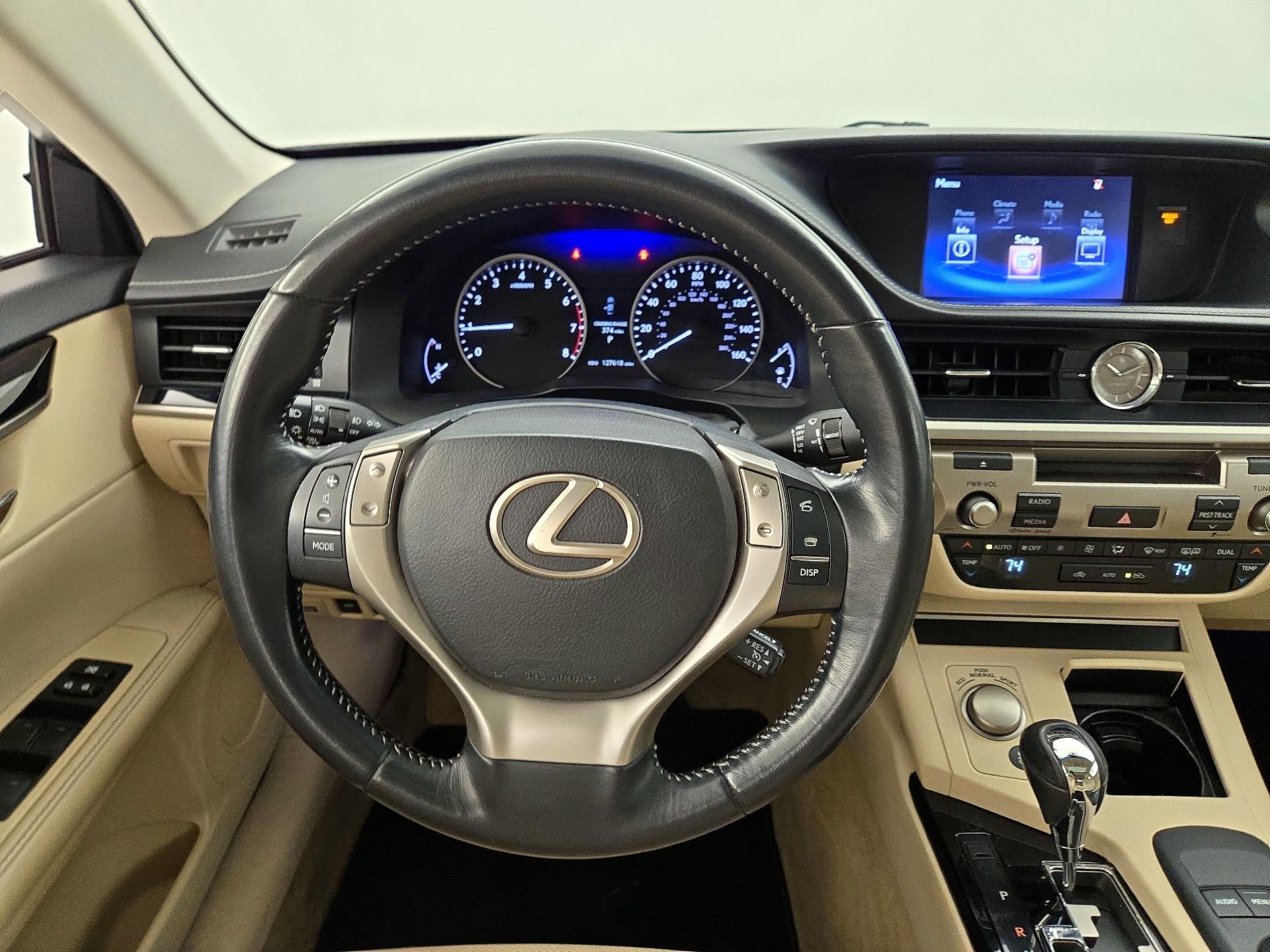 Thumbnail: 2015 Lexus ES - 10