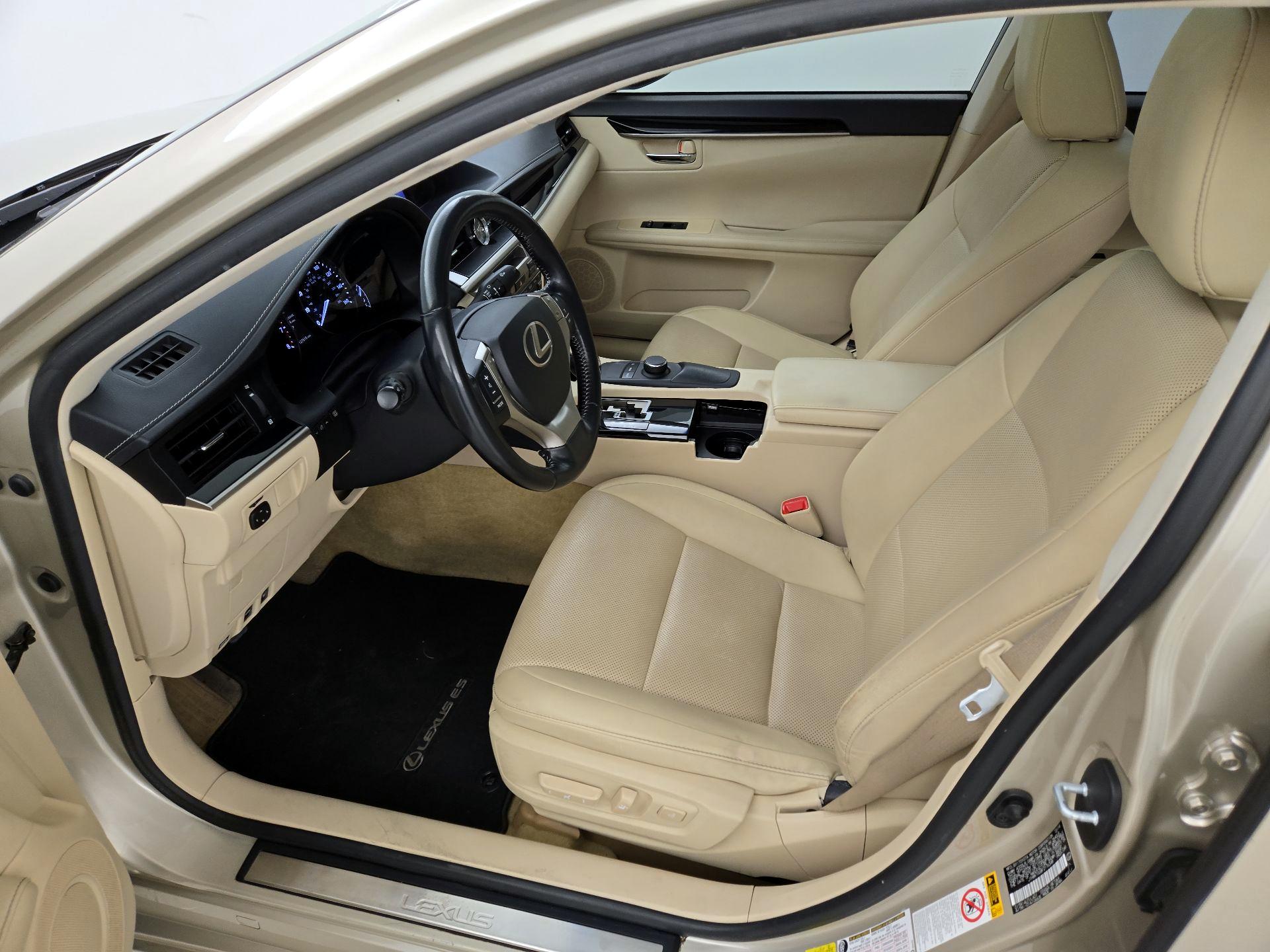 Thumbnail: 2015 Lexus ES - 11