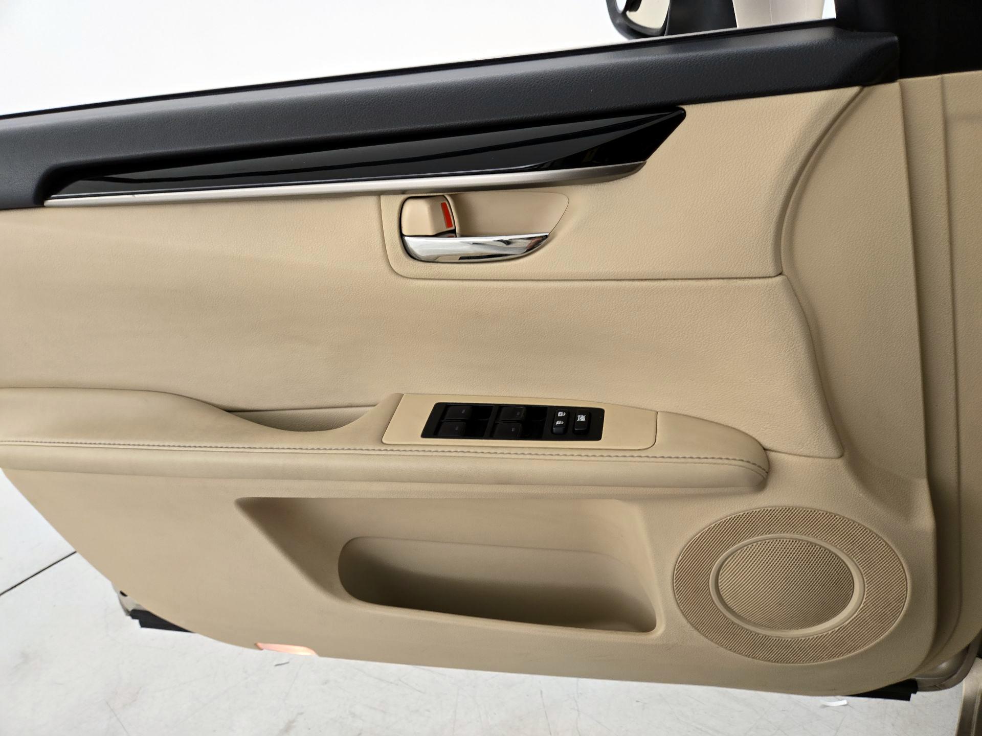 Thumbnail: 2015 Lexus ES - 12