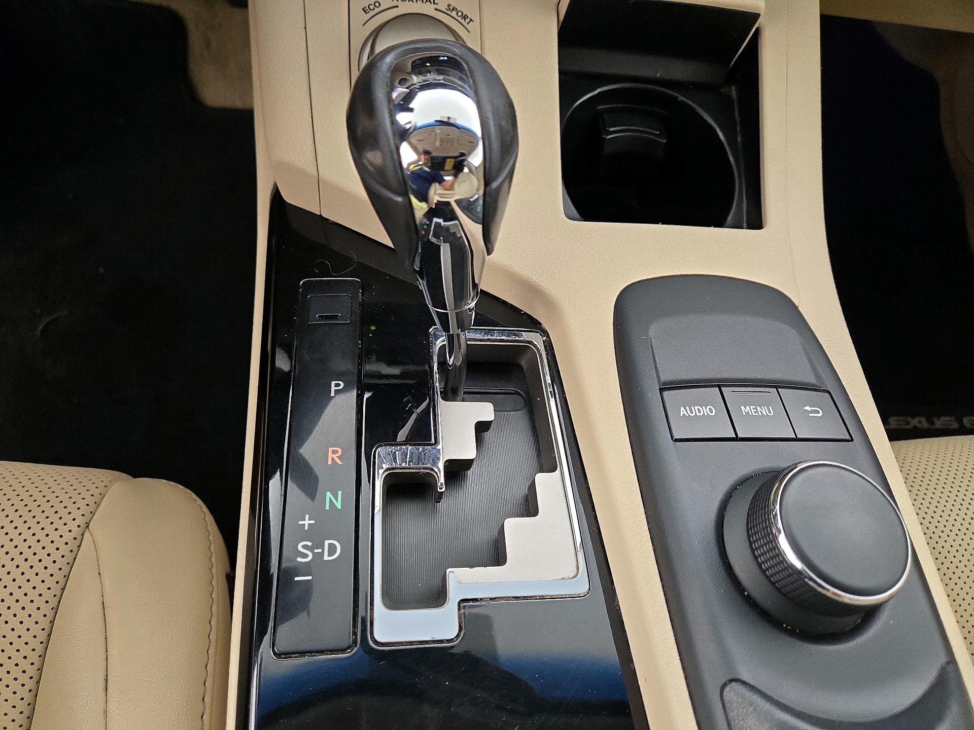 Thumbnail: 2015 Lexus ES - 17