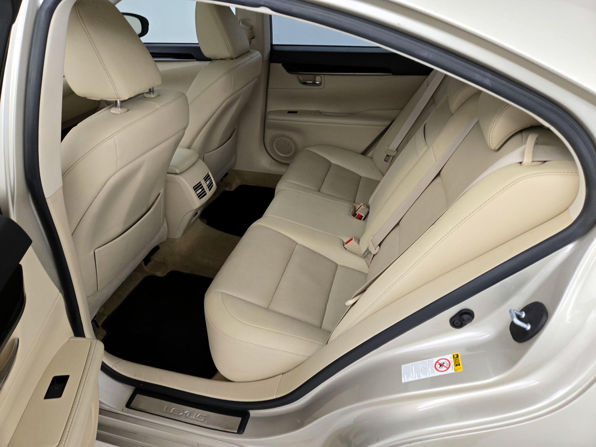 Thumbnail: 2015 Lexus ES - 20