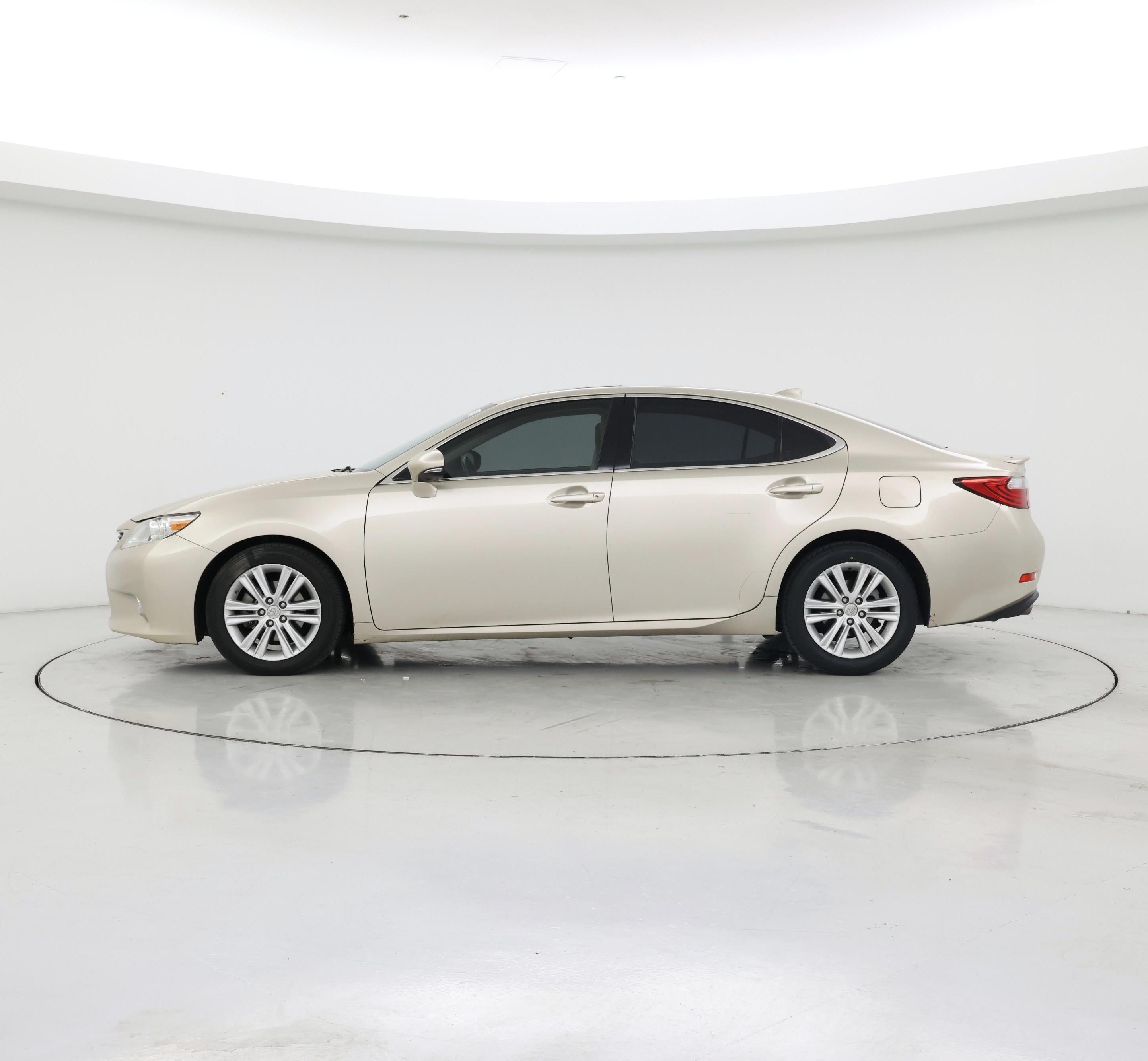 Thumbnail: 2015 Lexus ES - 3