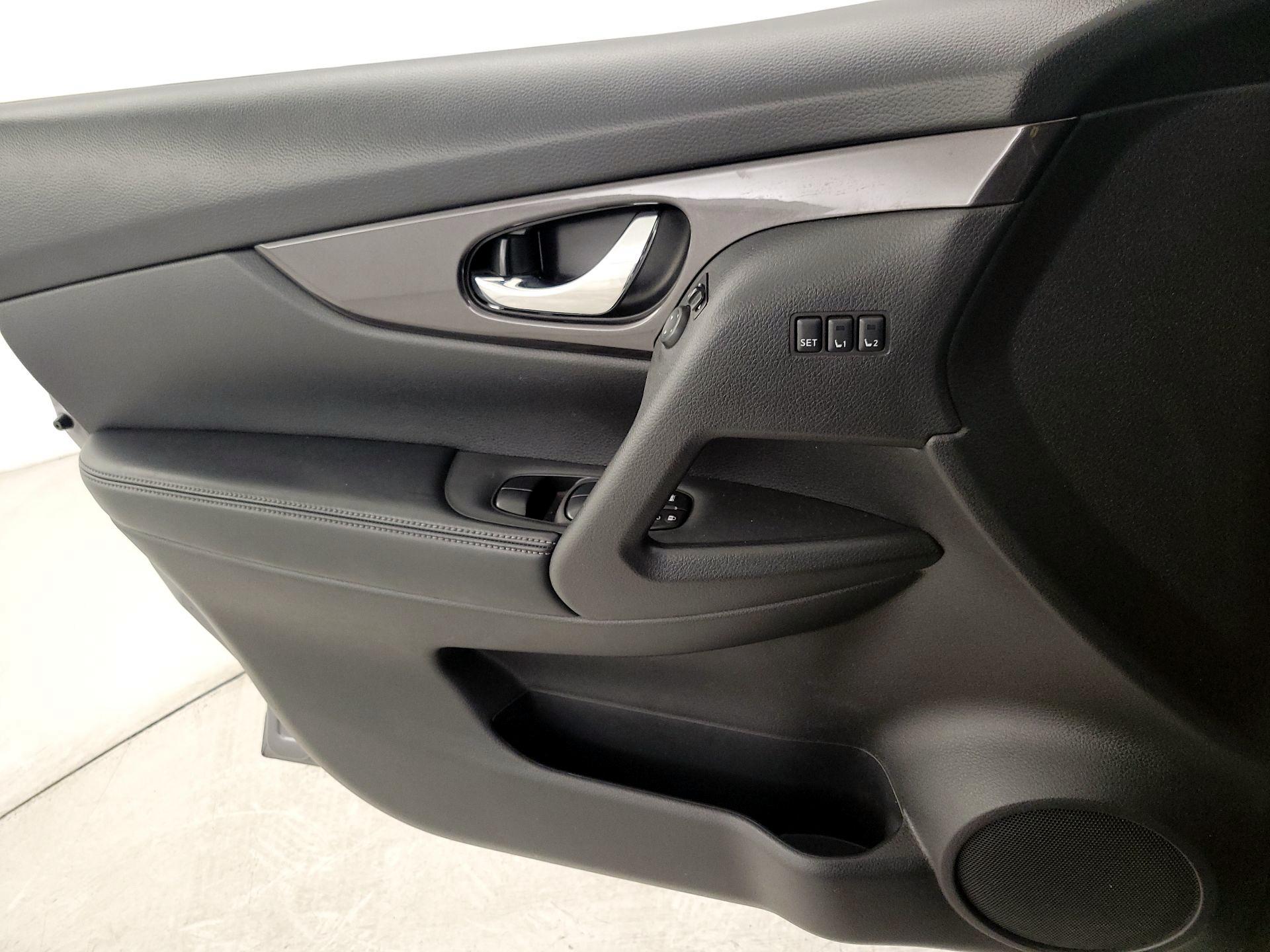 Thumbnail: 2019 Nissan Rogue - 12