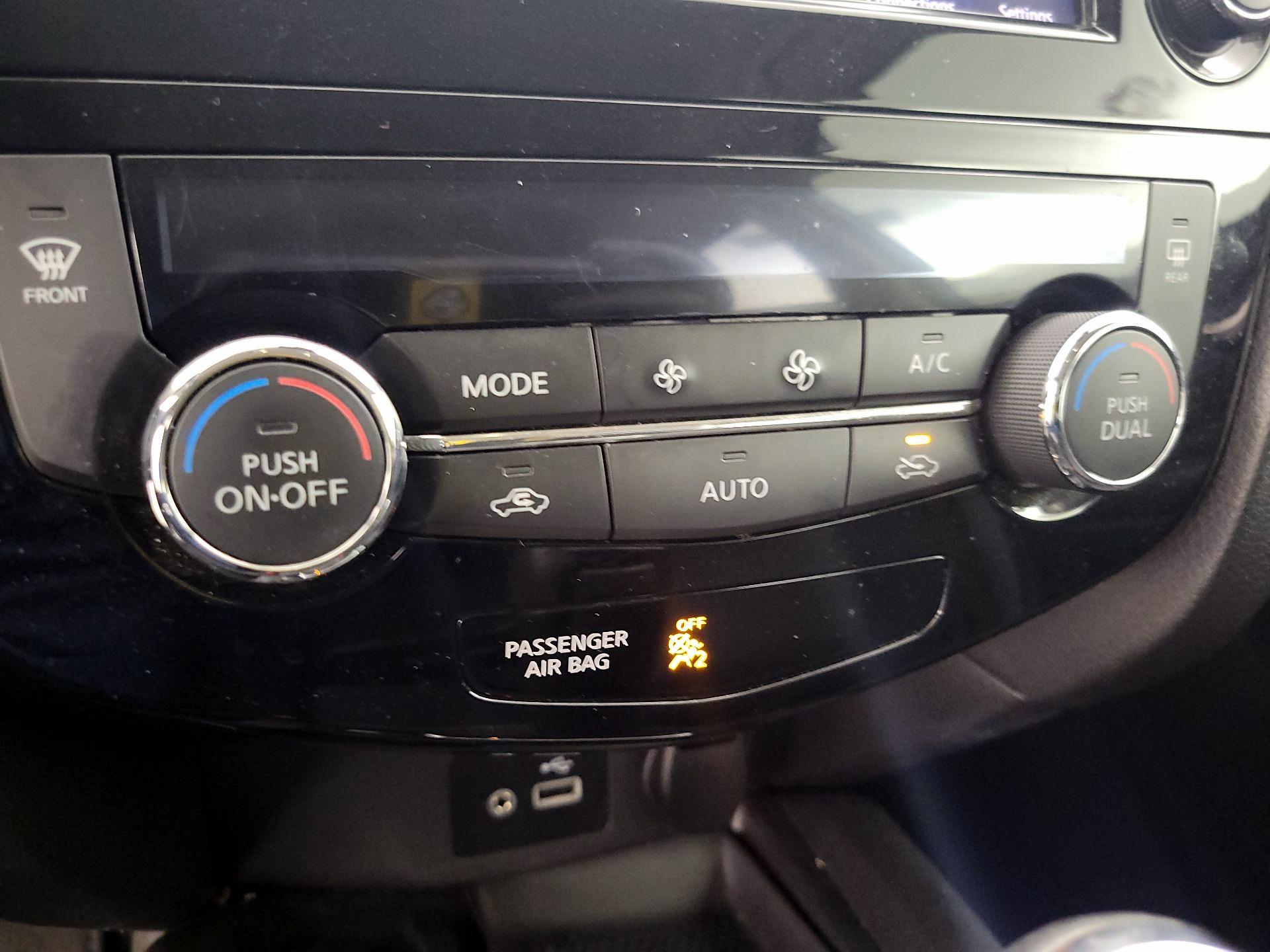 Thumbnail: 2019 Nissan Rogue - 17