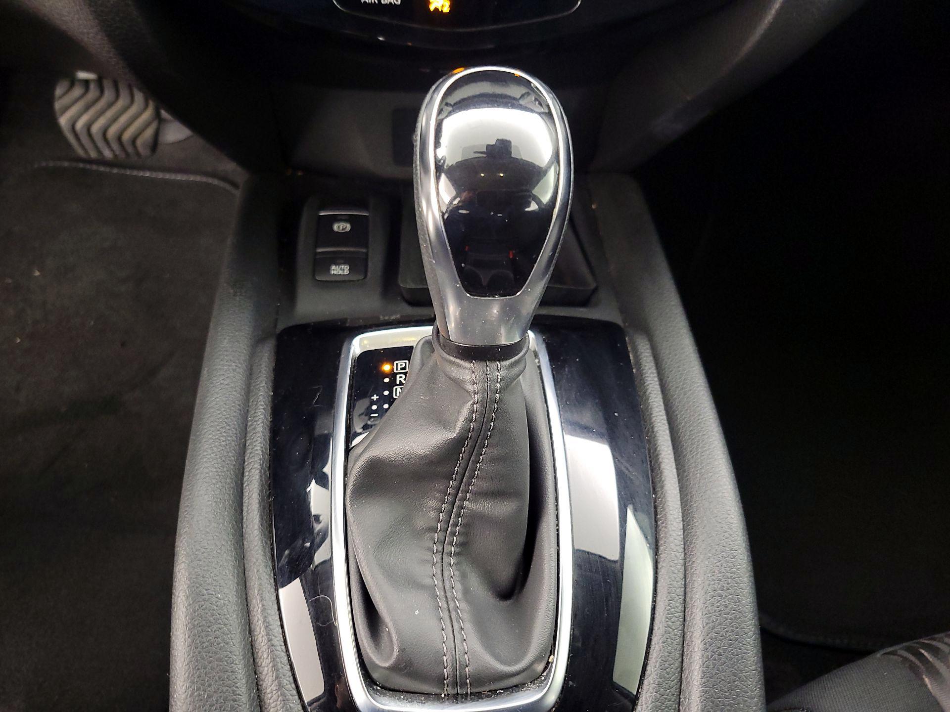 Thumbnail: 2019 Nissan Rogue - 18