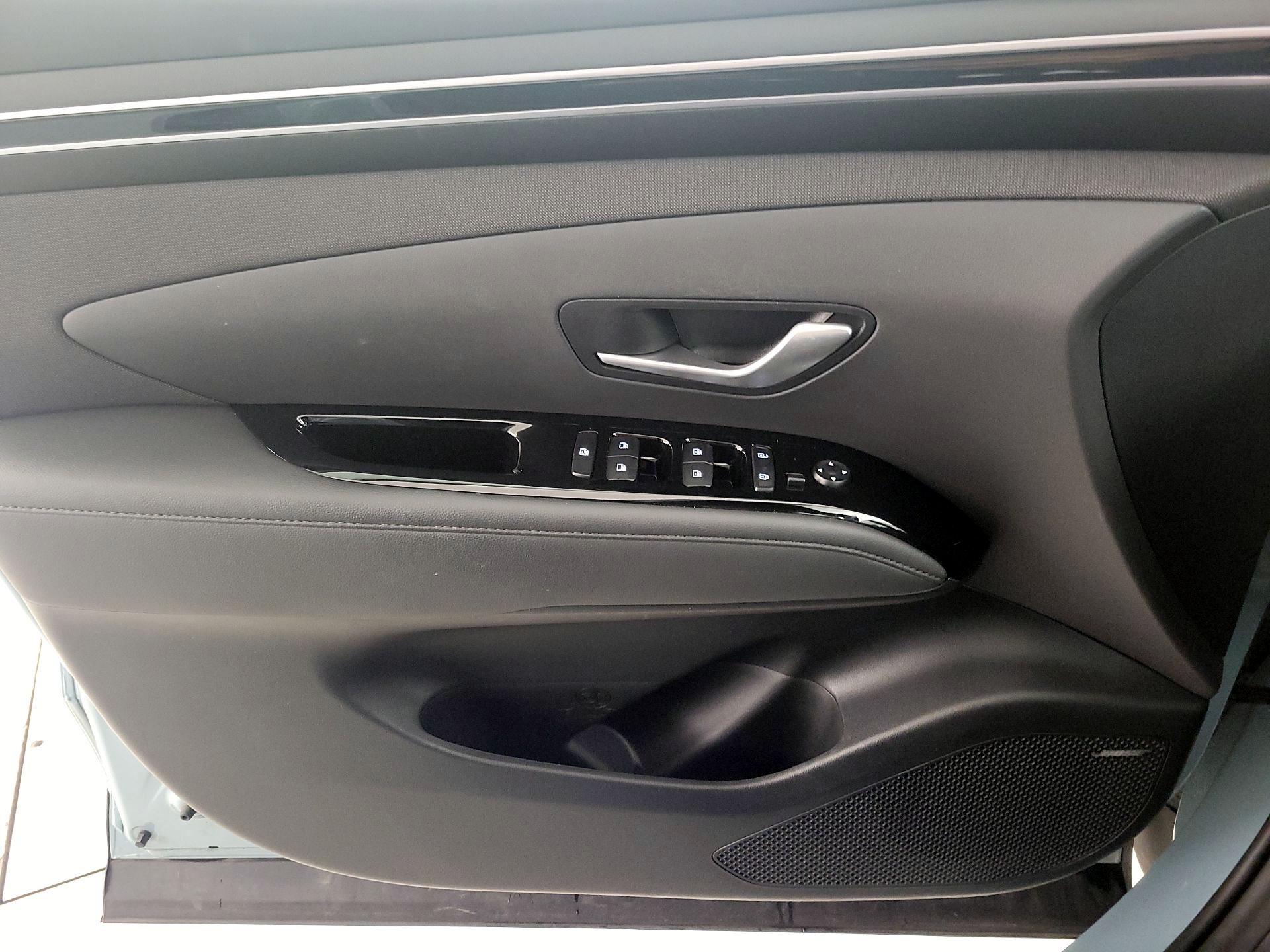 Thumbnail: 2023 Hyundai Santa Cruz - 12