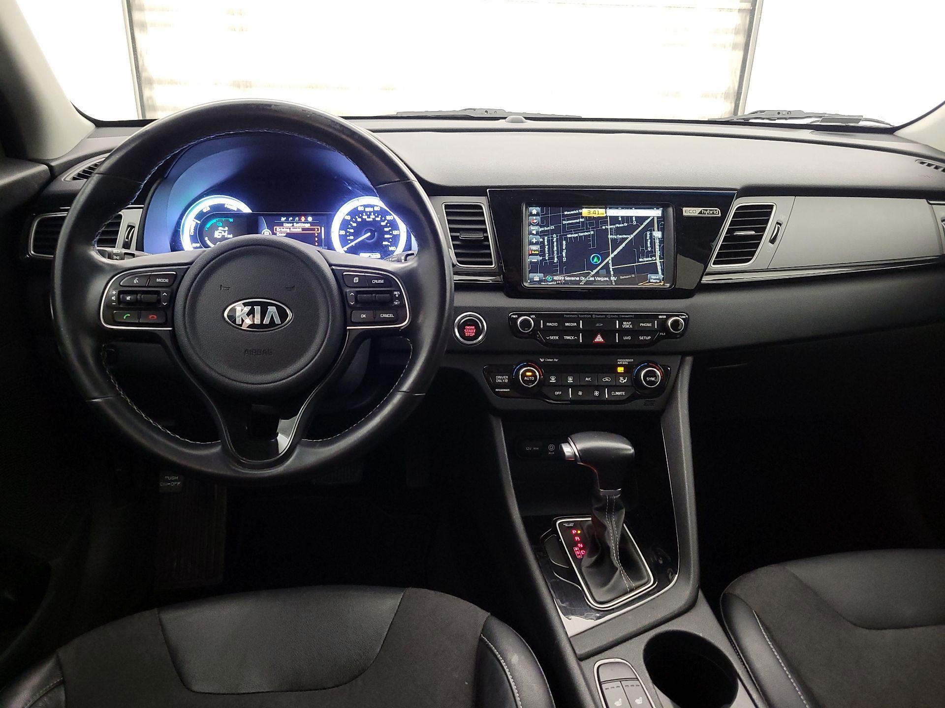 Thumbnail: 2017 Kia Niro - 9