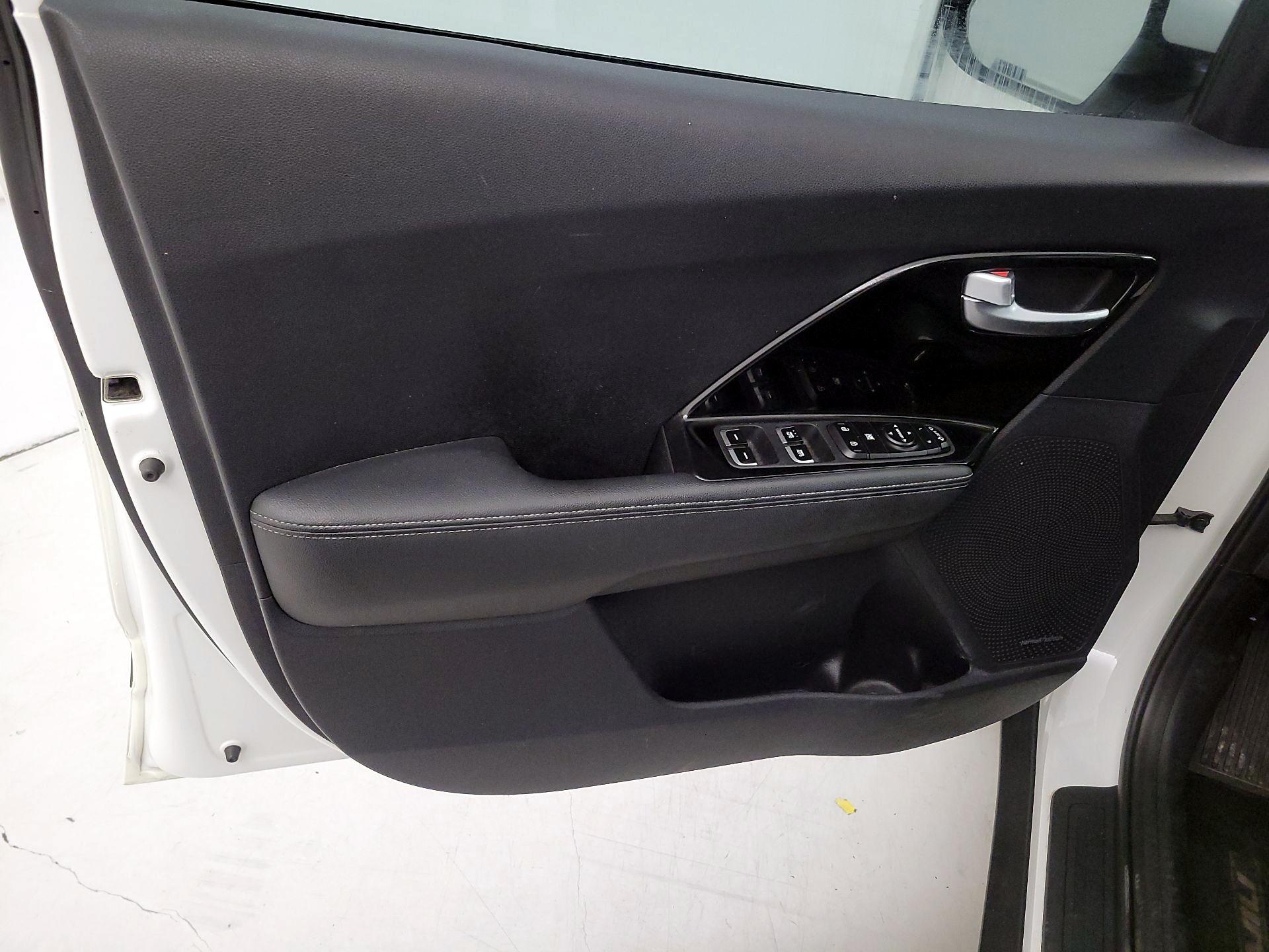 Thumbnail: 2017 Kia Niro - 12