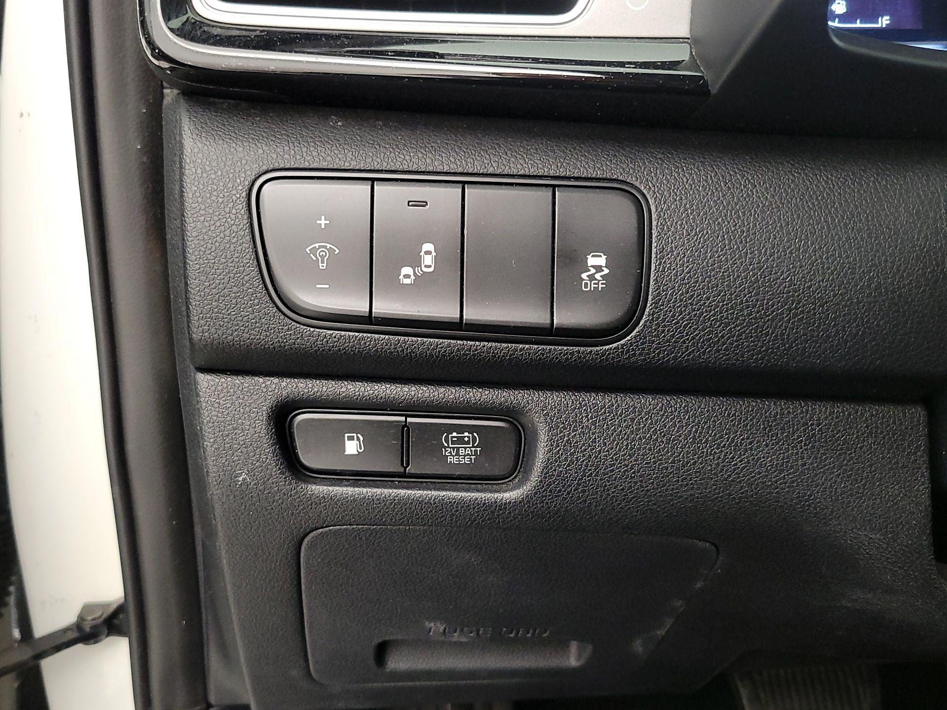 Thumbnail: 2017 Kia Niro - 13