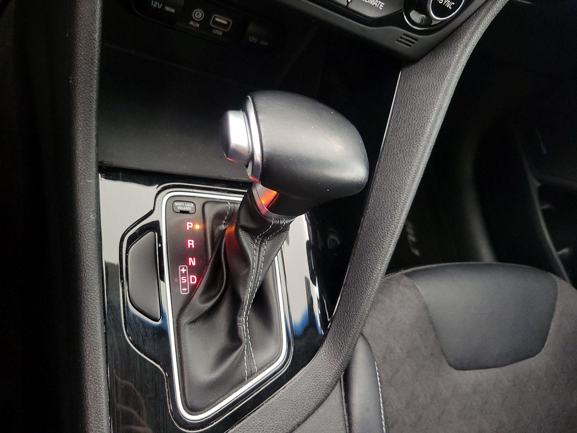 Thumbnail: 2017 Kia Niro - 18