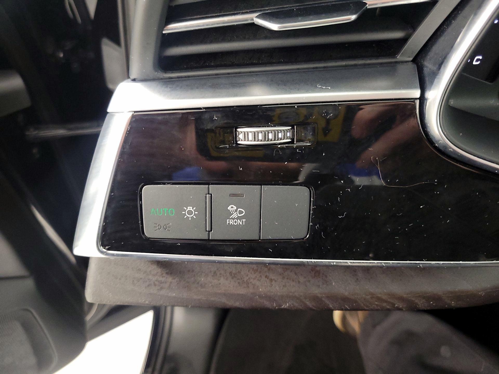 Thumbnail: 2021 Audi Q7 - 13