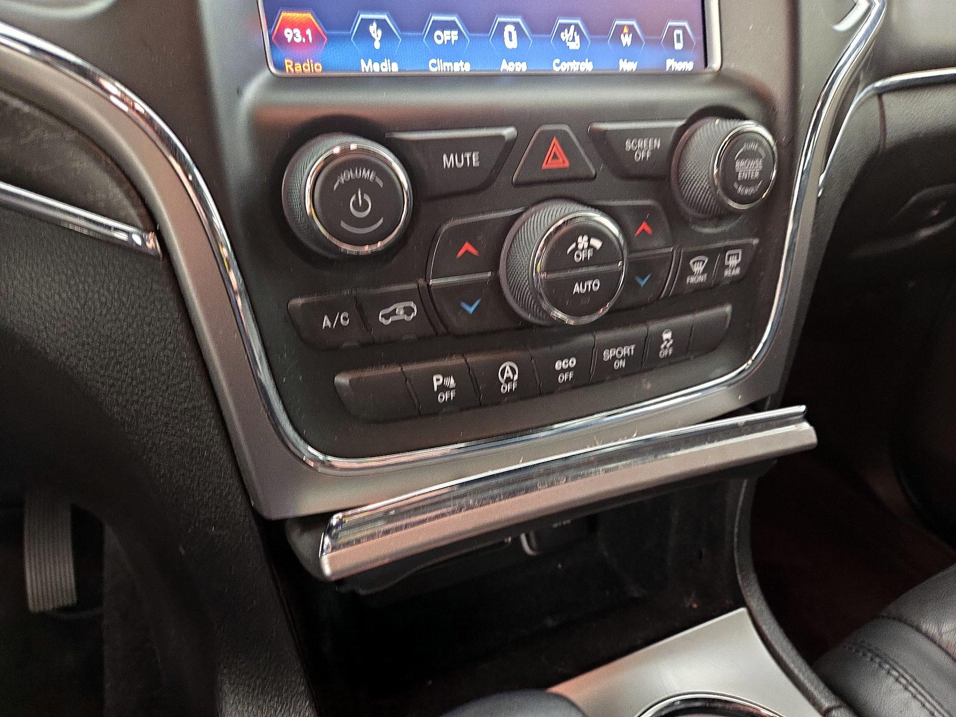 Thumbnail: 2018 Jeep Grand Cherokee - 17