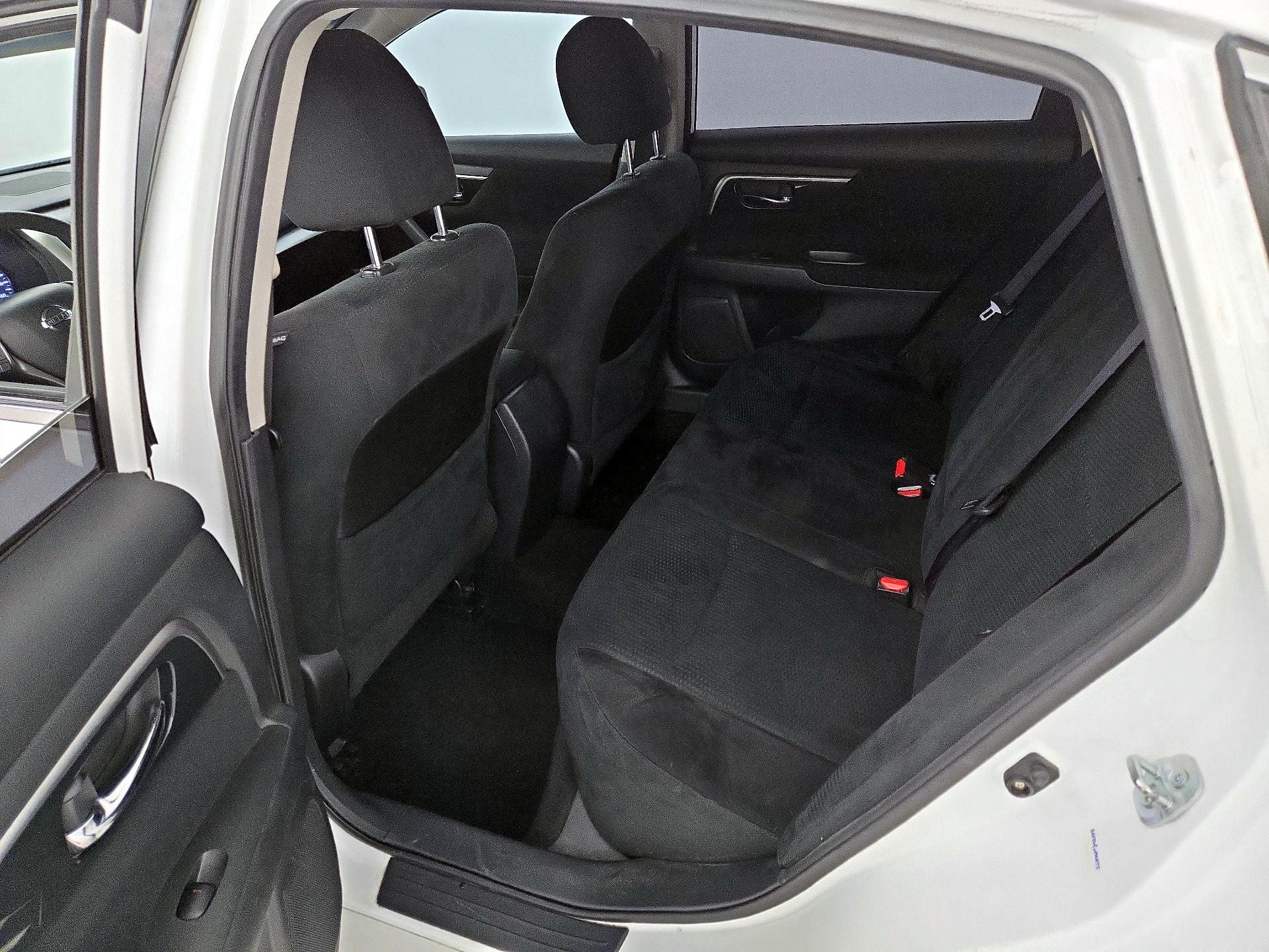 Thumbnail: 2014 Nissan Altima - 17