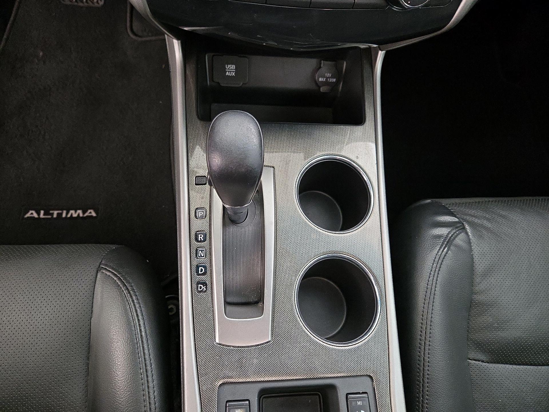 Thumbnail: 2015 Nissan Altima - 18