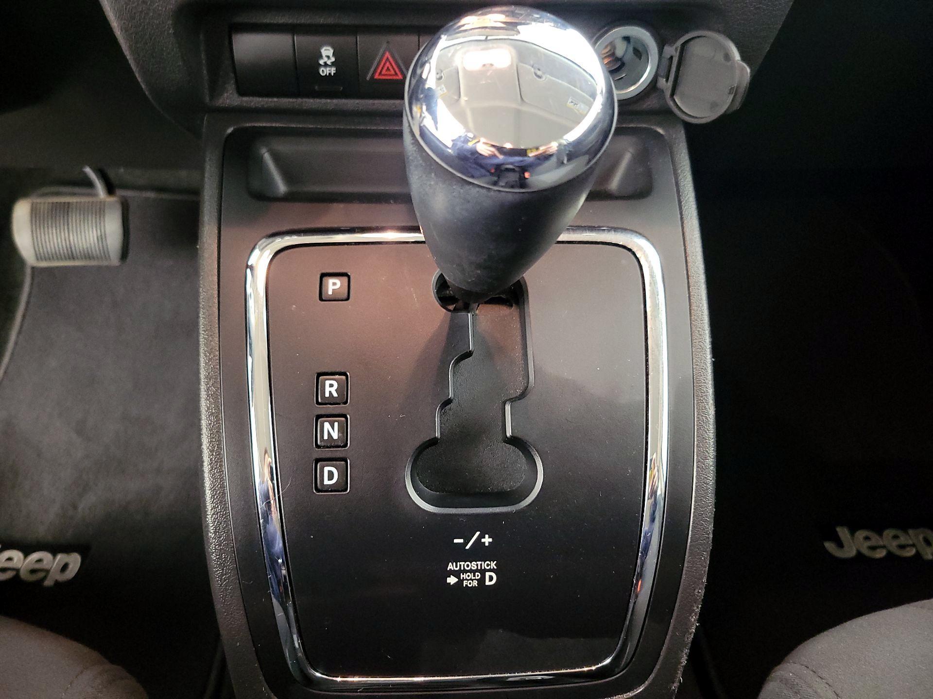 Thumbnail: 2016 Jeep Patriot - 15