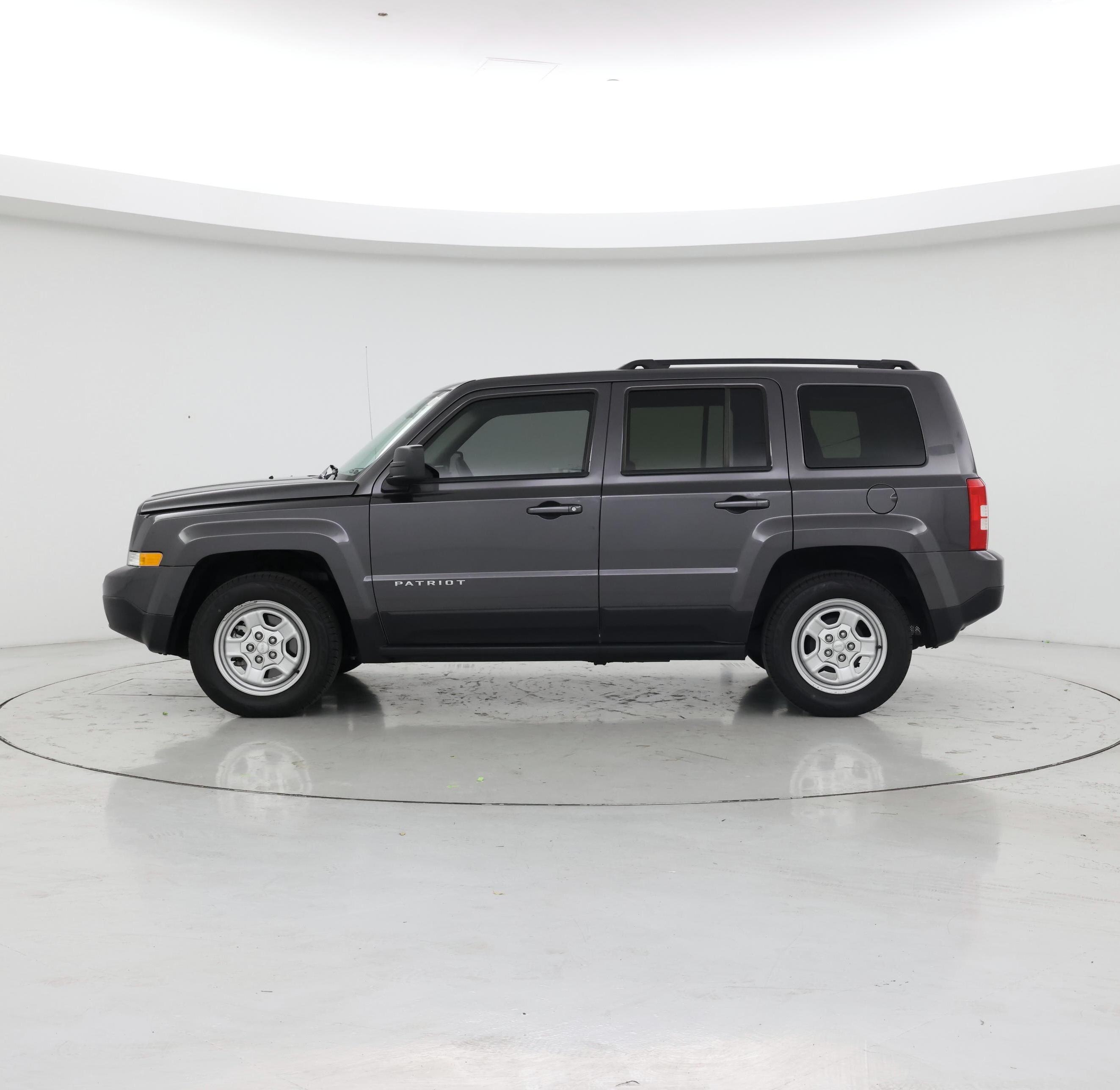 Thumbnail: 2016 Jeep Patriot - 3