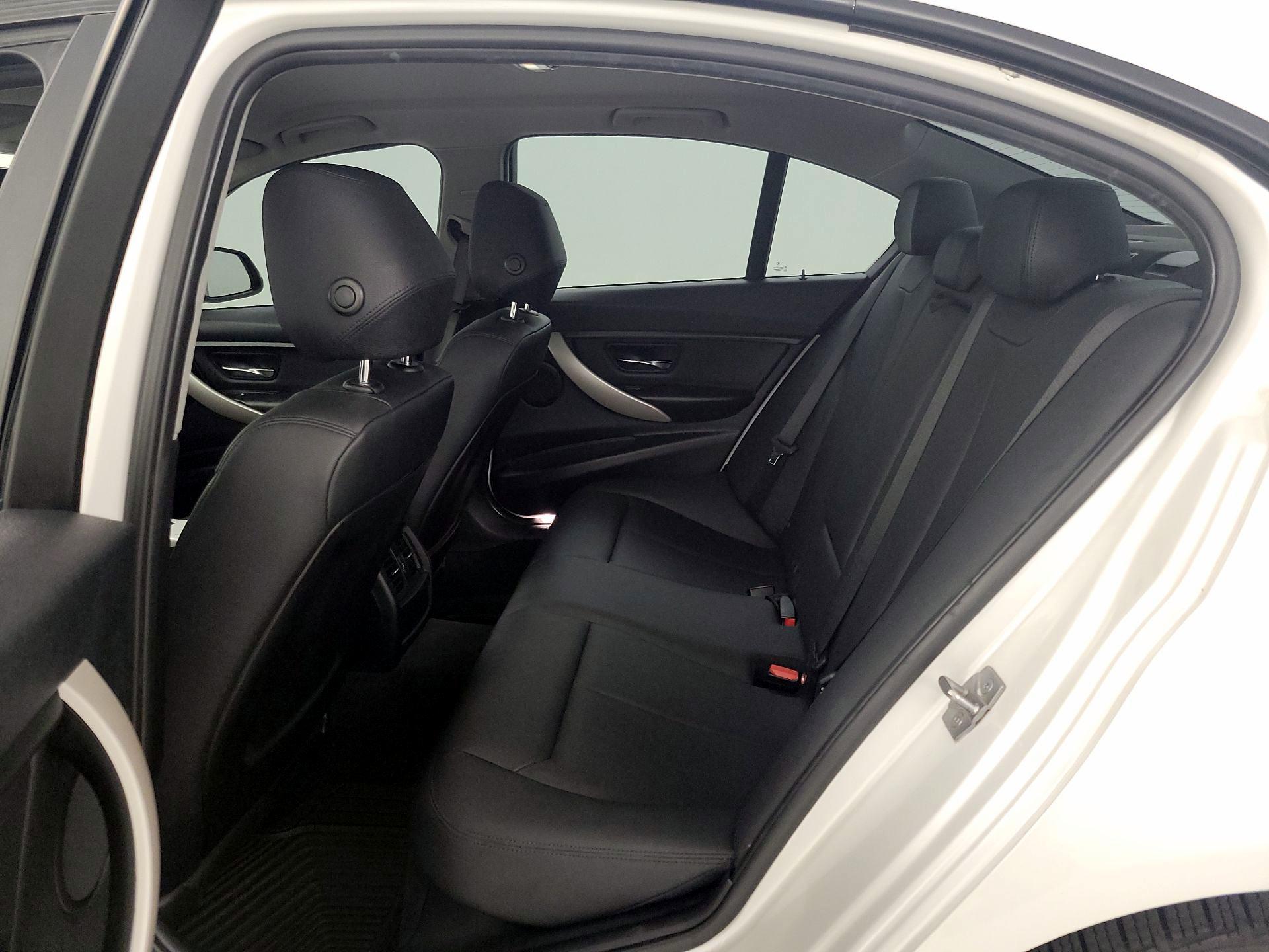 Thumbnail: 2015 BMW 3 Series - 18