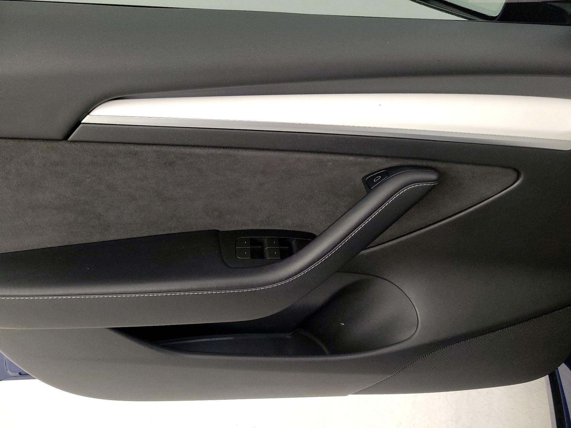 Thumbnail: 2022 Tesla Model 3 - 12