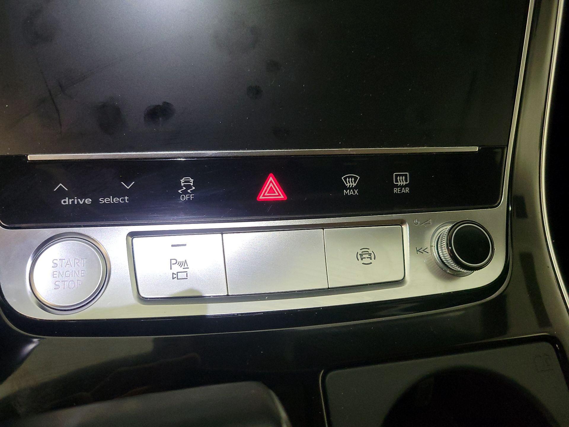 Thumbnail: 2019 Audi Q8 - 17