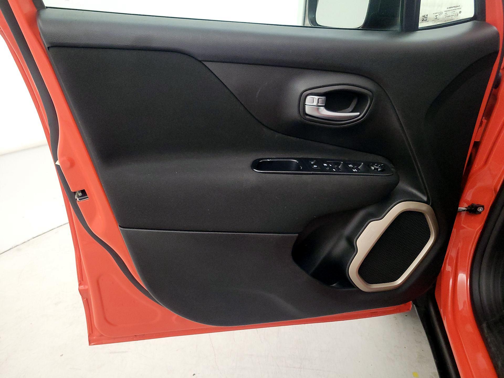 Thumbnail: 2017 Jeep Renegade - 12