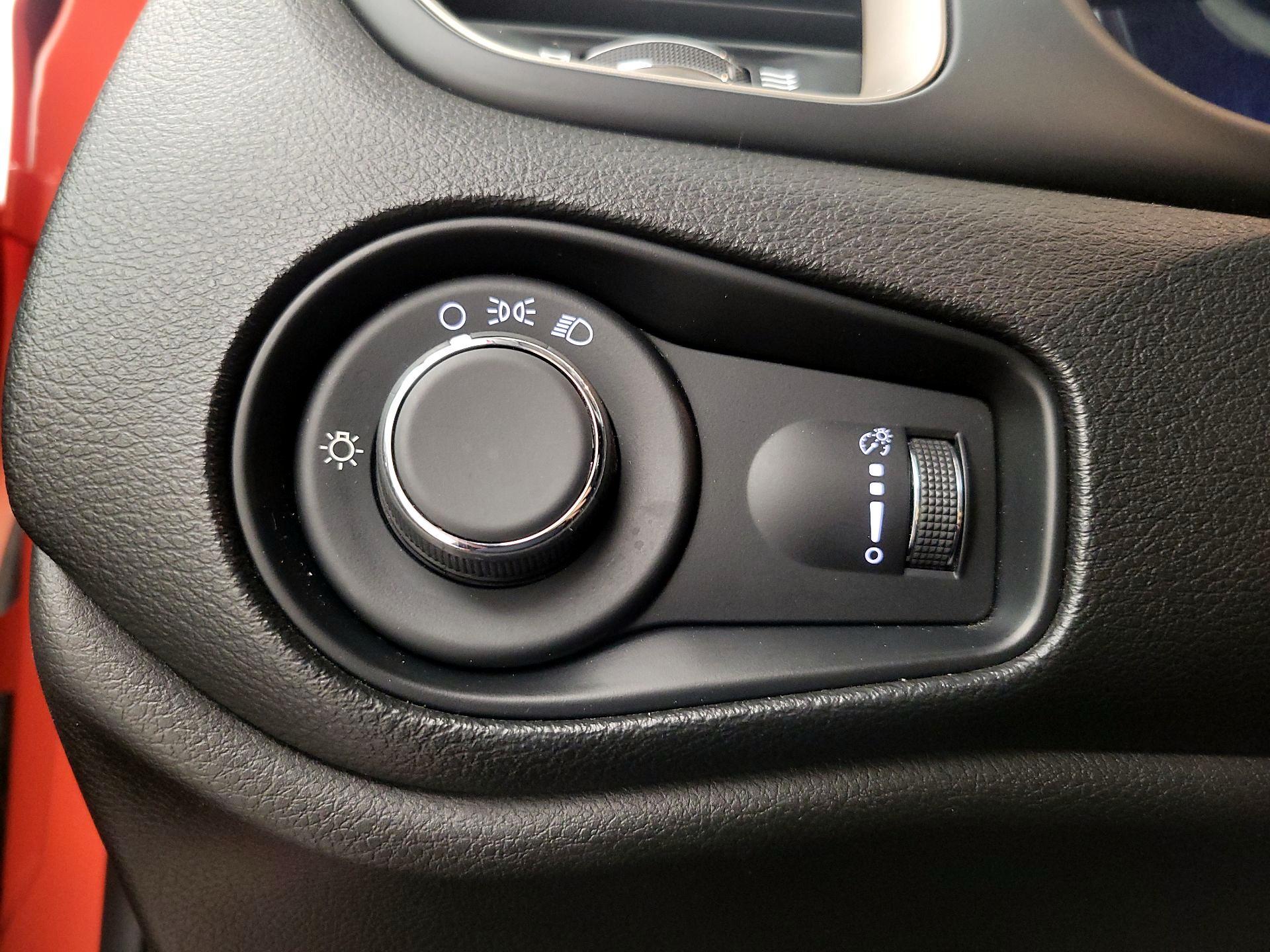 Thumbnail: 2017 Jeep Renegade - 13