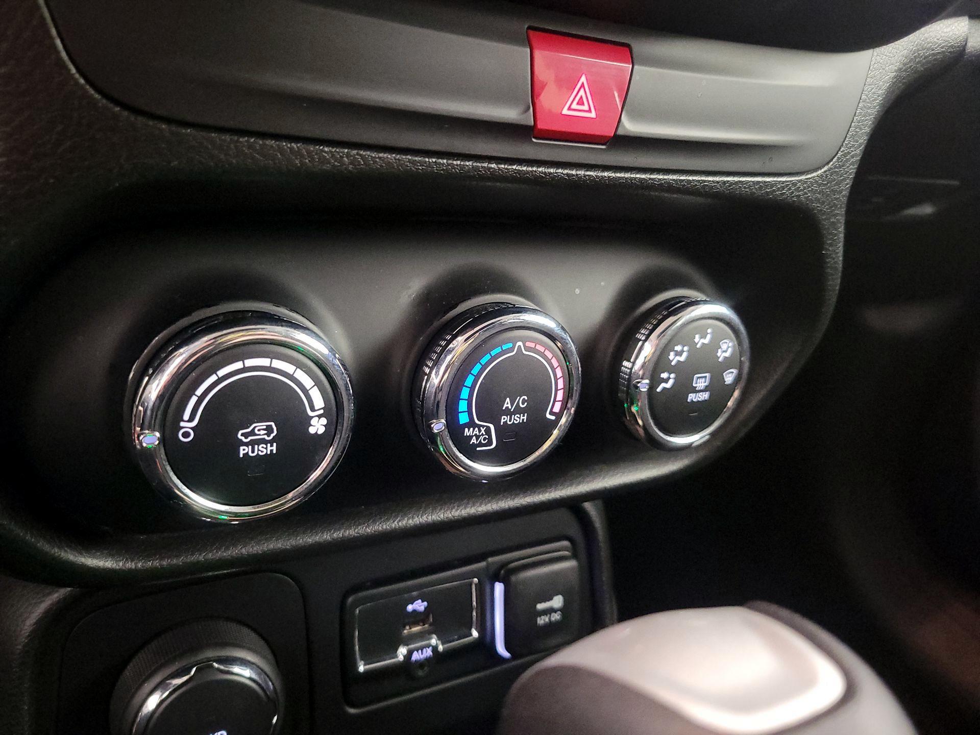 Thumbnail: 2017 Jeep Renegade - 16