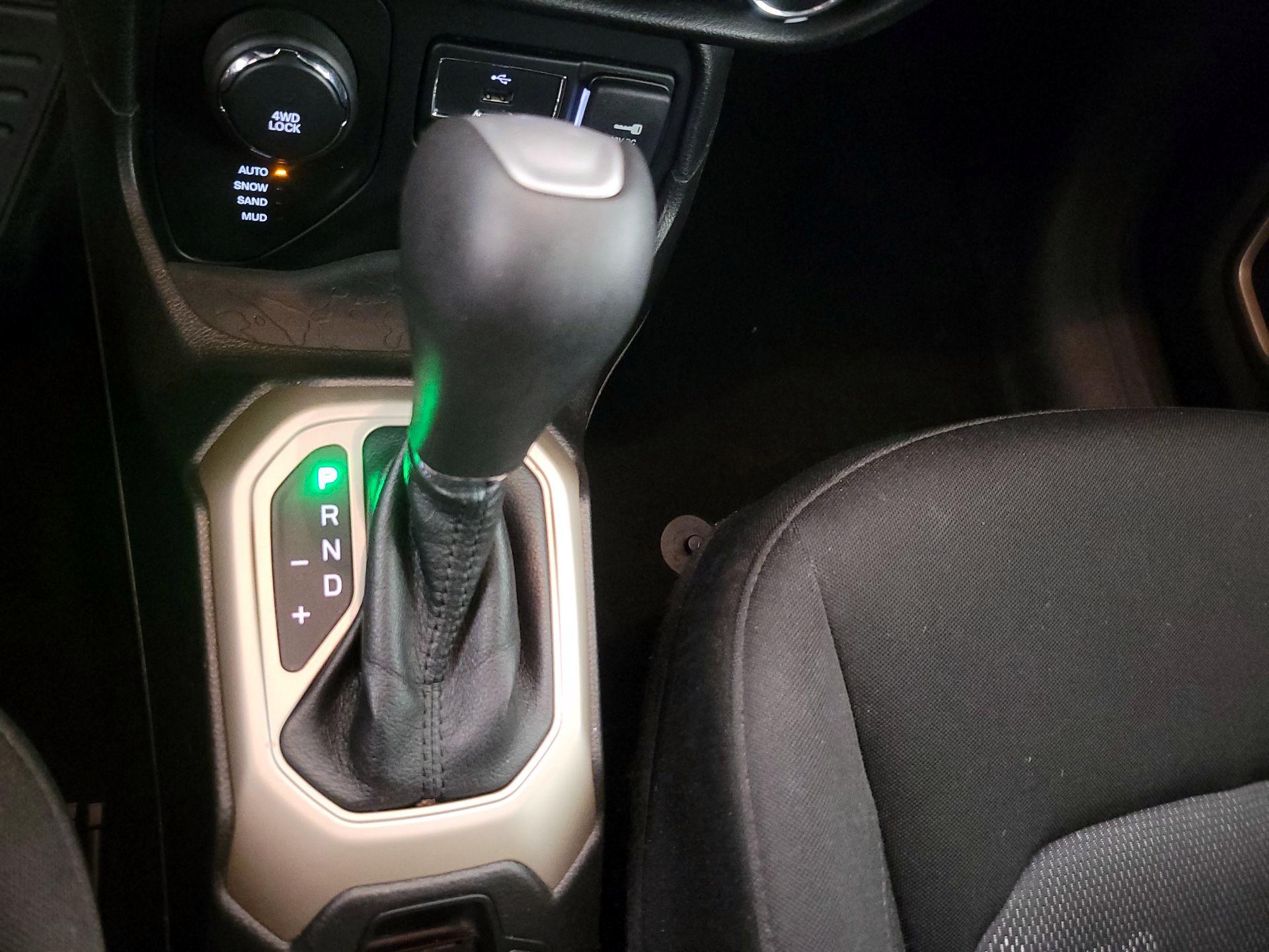 Thumbnail: 2017 Jeep Renegade - 17