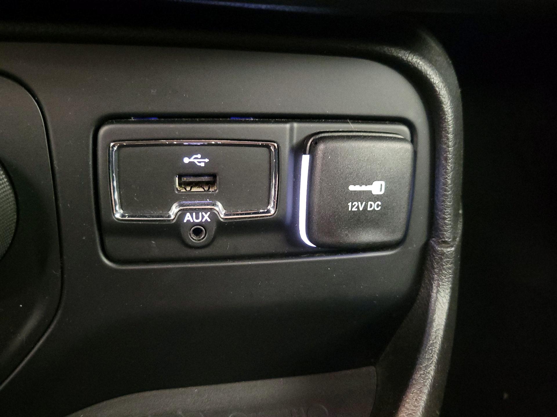 Thumbnail: 2017 Jeep Renegade - 18