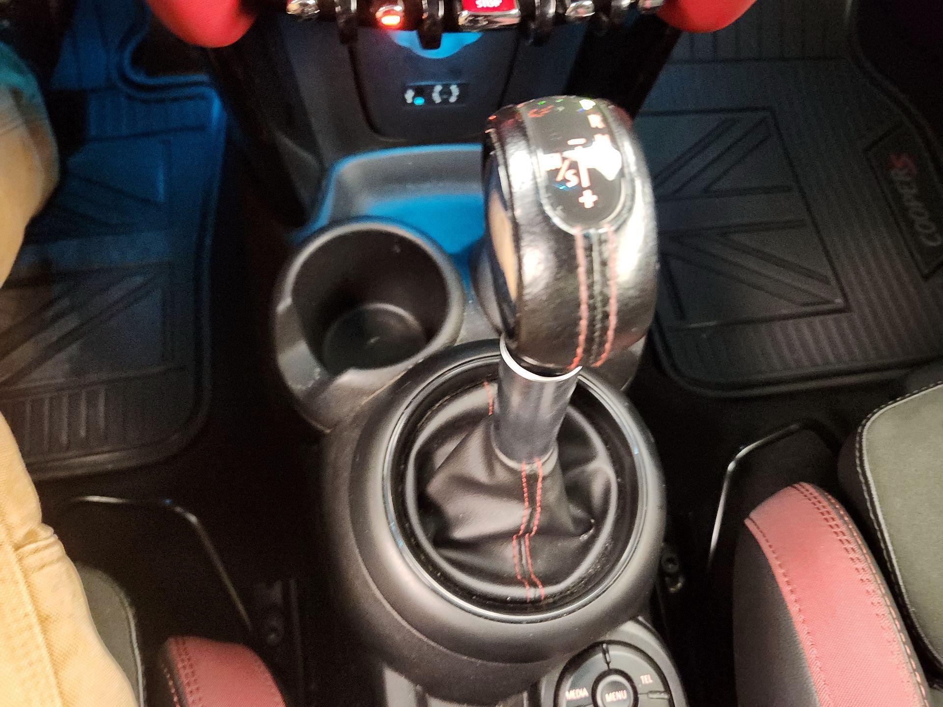 Thumbnail: 2018 MINI Cooper Hardtop - 17