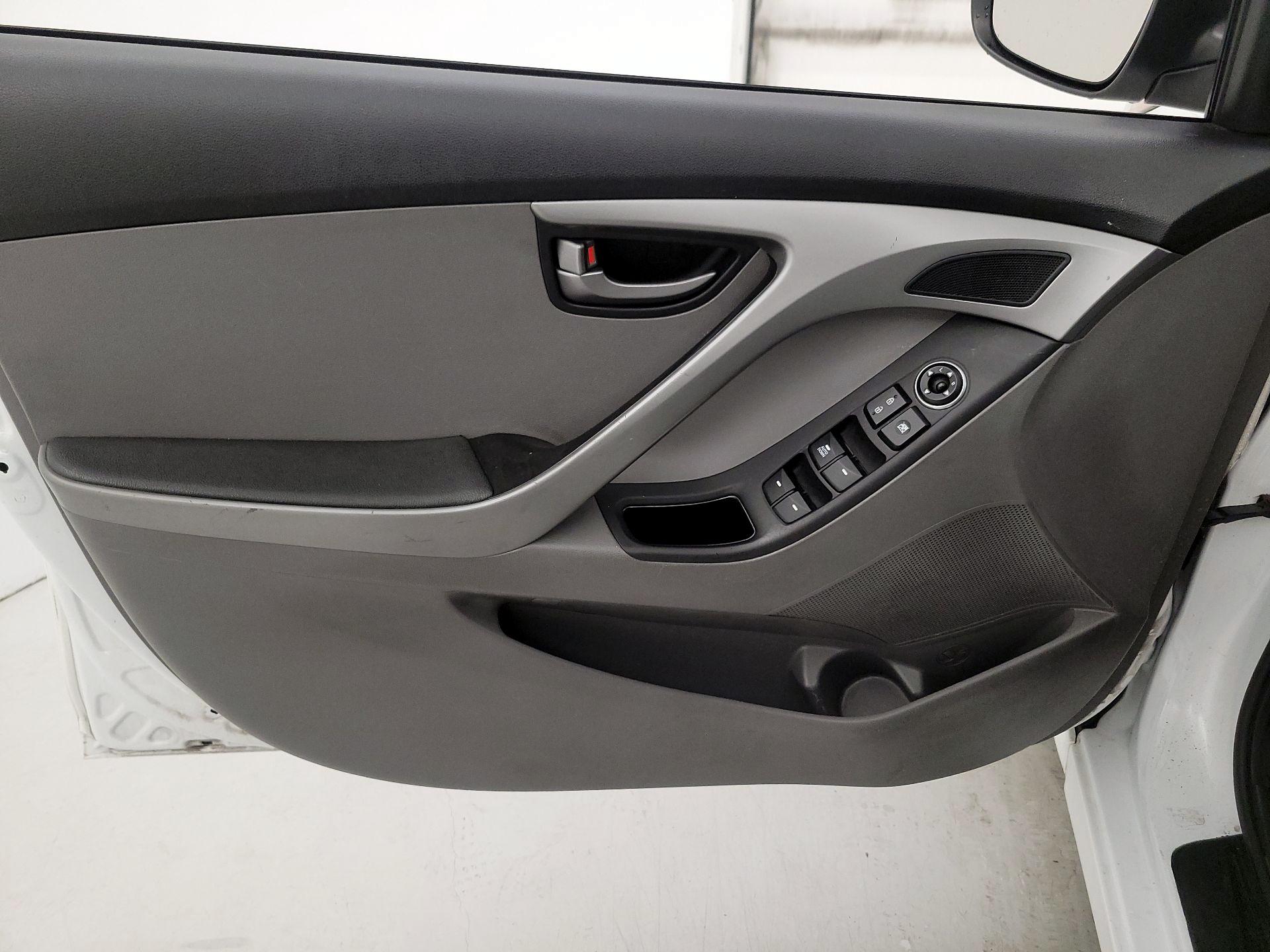 Thumbnail: 2014 Hyundai Elantra - 12