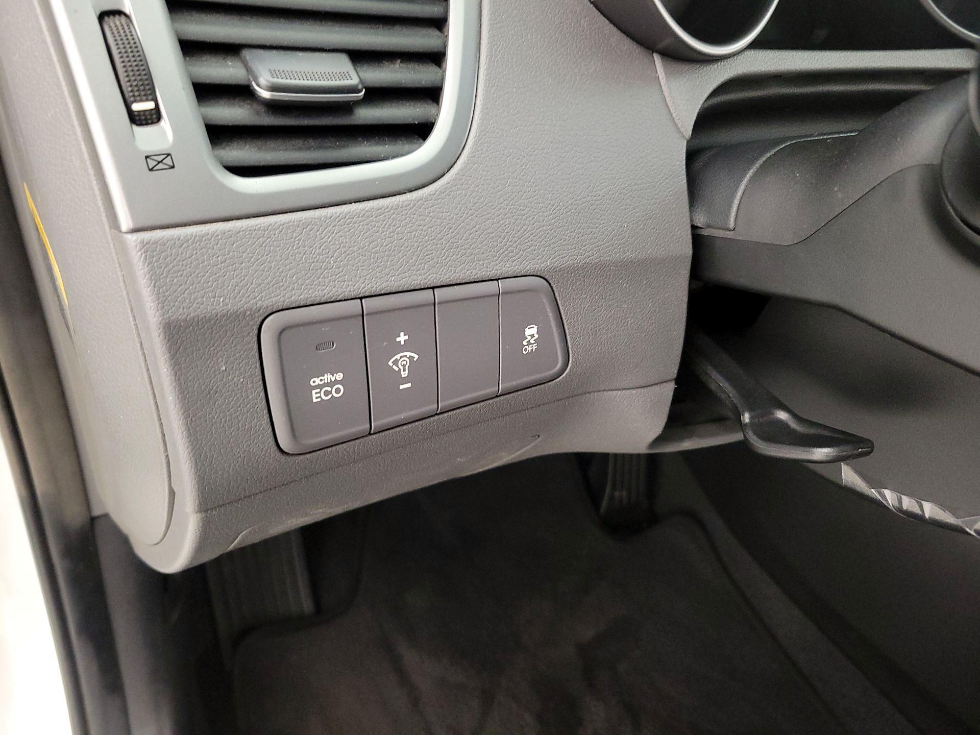 Thumbnail: 2014 Hyundai Elantra - 13