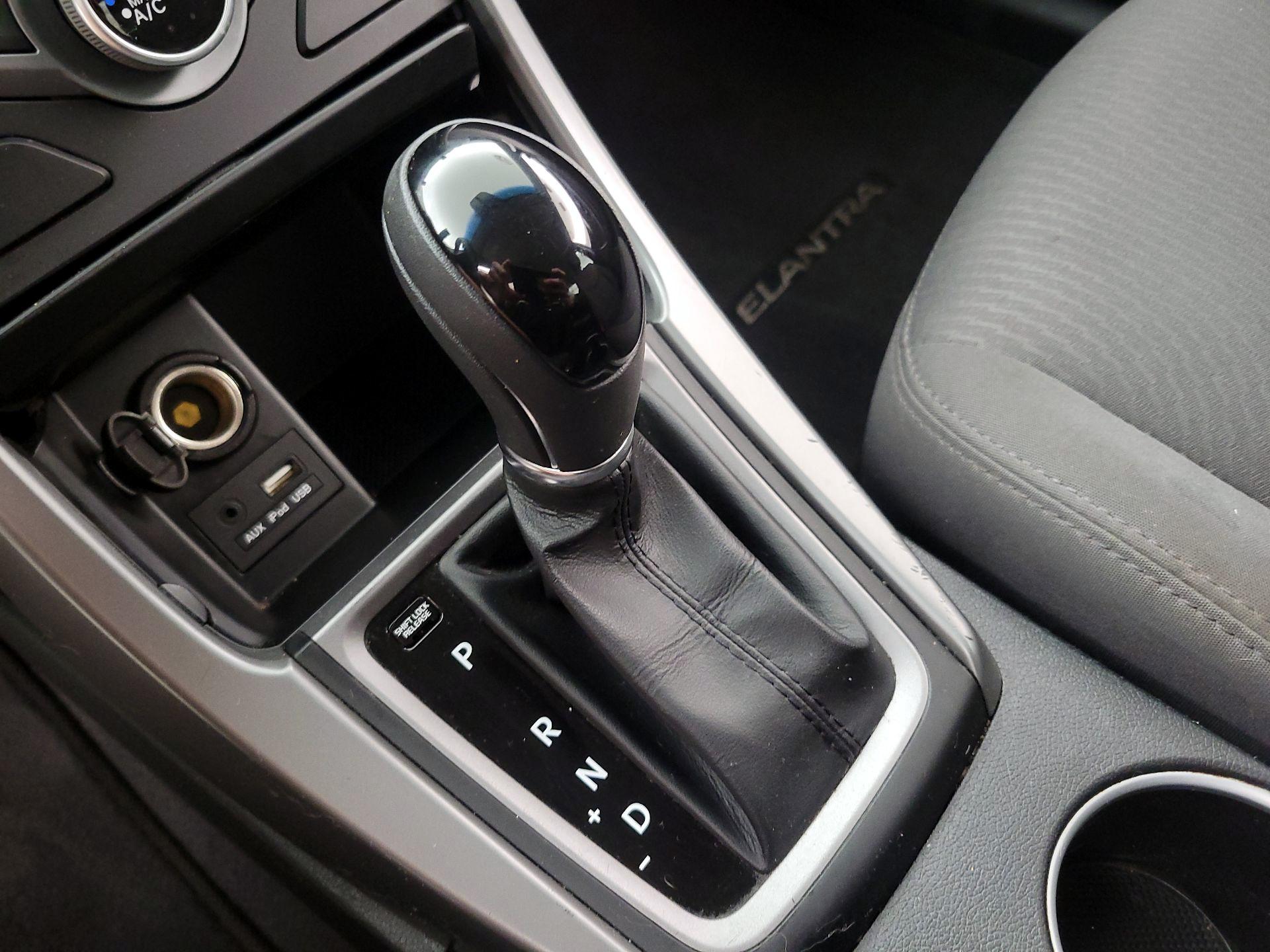 Thumbnail: 2014 Hyundai Elantra - 16