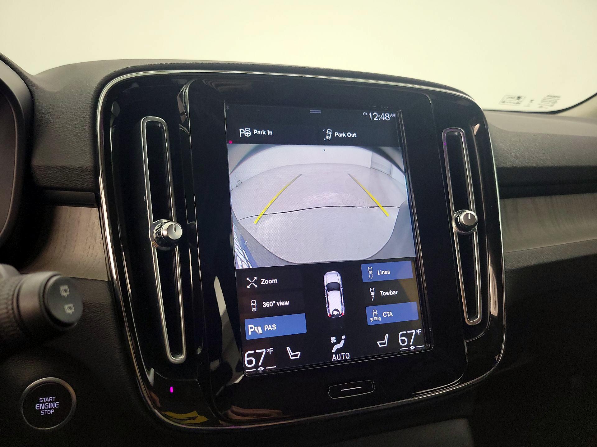 Thumbnail: 2022 Volvo XC40 - 15